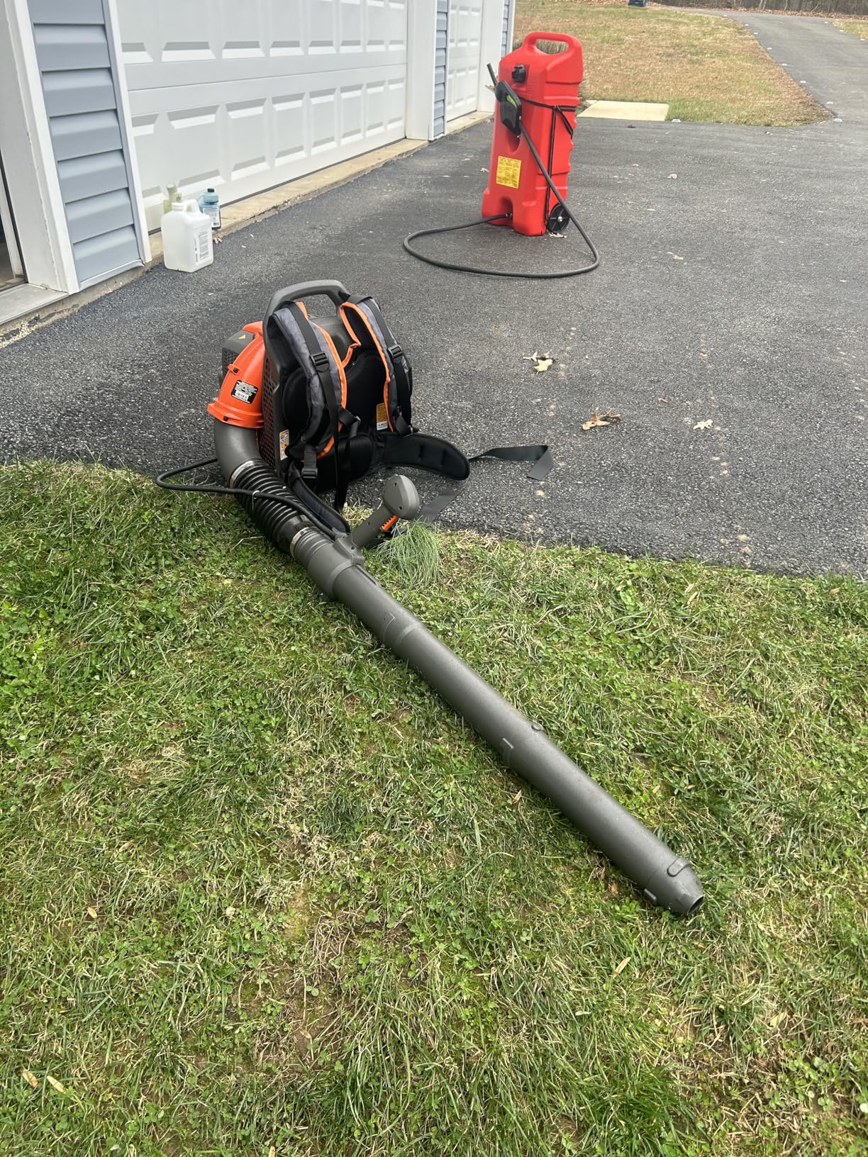 Husqvarna 150BT Gas Leaf Blower, 51-cc 2.16-HP 2-Cycle Backpack Leaf Blower, 765-CFM, 270-MPH, 22-N Powerful Clearing Performance and Ergonomic Harness System, Gifts for Men, 970466901 customer photo 1