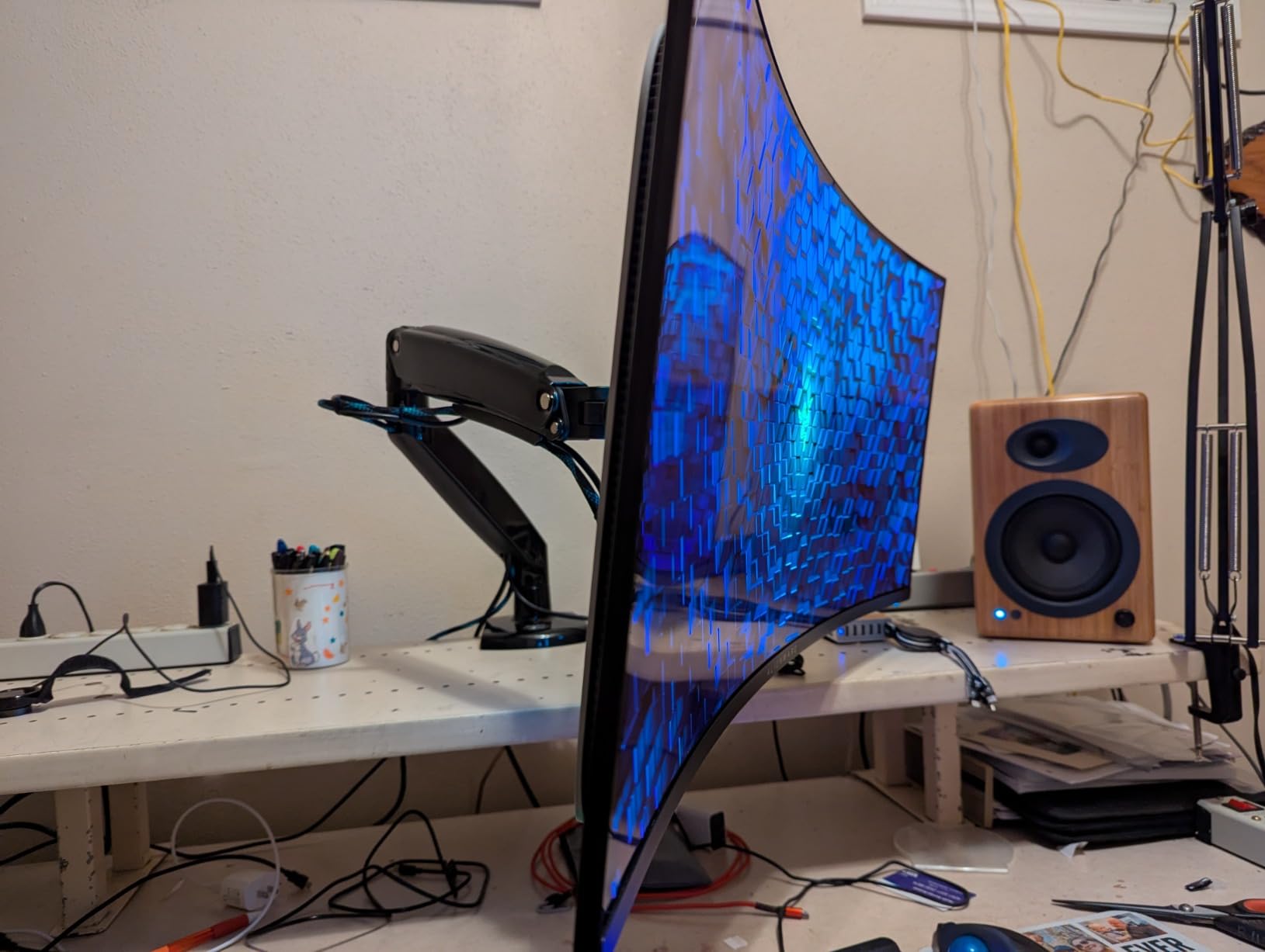 Alienware AW3423DW Curved Gaming Monitor, 34.18-inch Quantum Dot-OLED 1800R Display, 3440x1440 at 175Hz, 0.1ms GtG customer photo 2