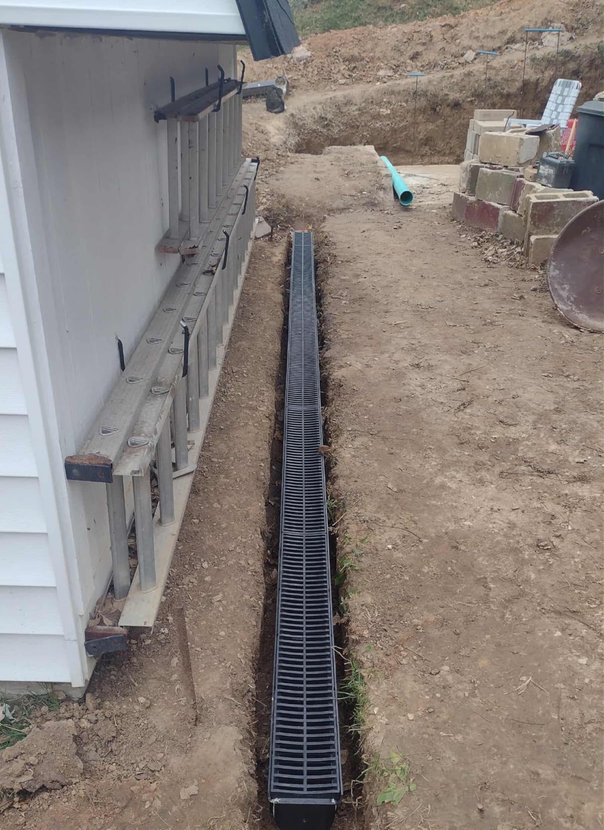 VEVOR Trench Drain System Channel Drain 5.9x5.1-Inch HDPE Drainage Trench | Black Plastic Garage Floor Drain with Plastic Grate, 6x39 Trench Drain Grate, with 6 End Caps, for Garden, Driveway-6 Pack customer photo 1