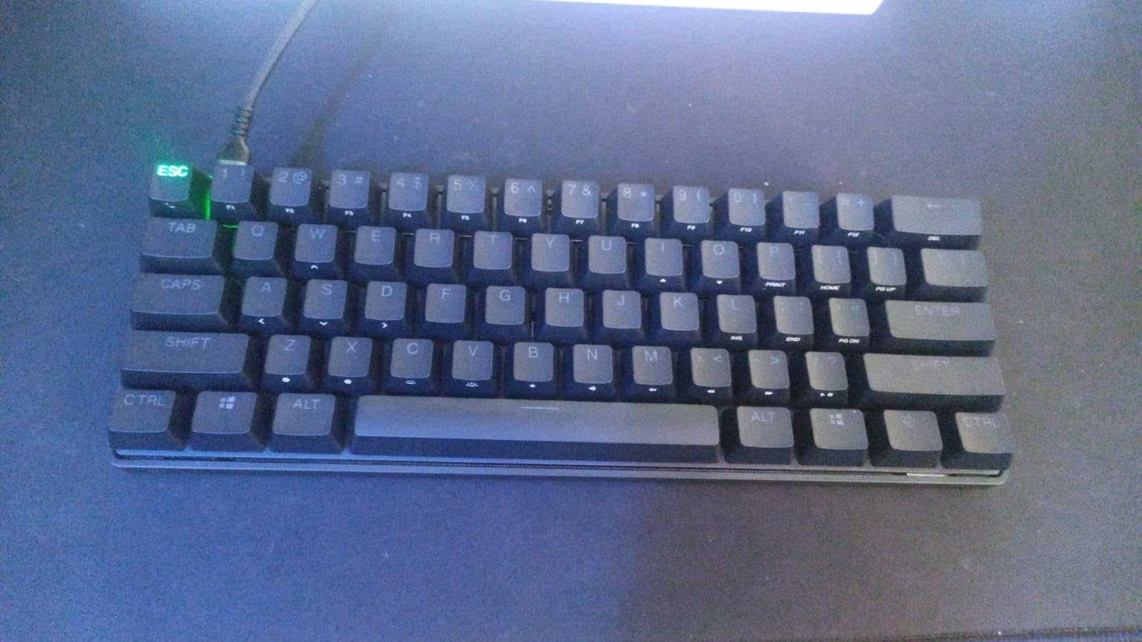 SteelSeries Apex Pro Mini Wireless Keyboard - 60% Design - OmniPoint 2.0 - Quantum 2.0 Wireless - Double Shot PBT Keycaps - Black customer photo 2