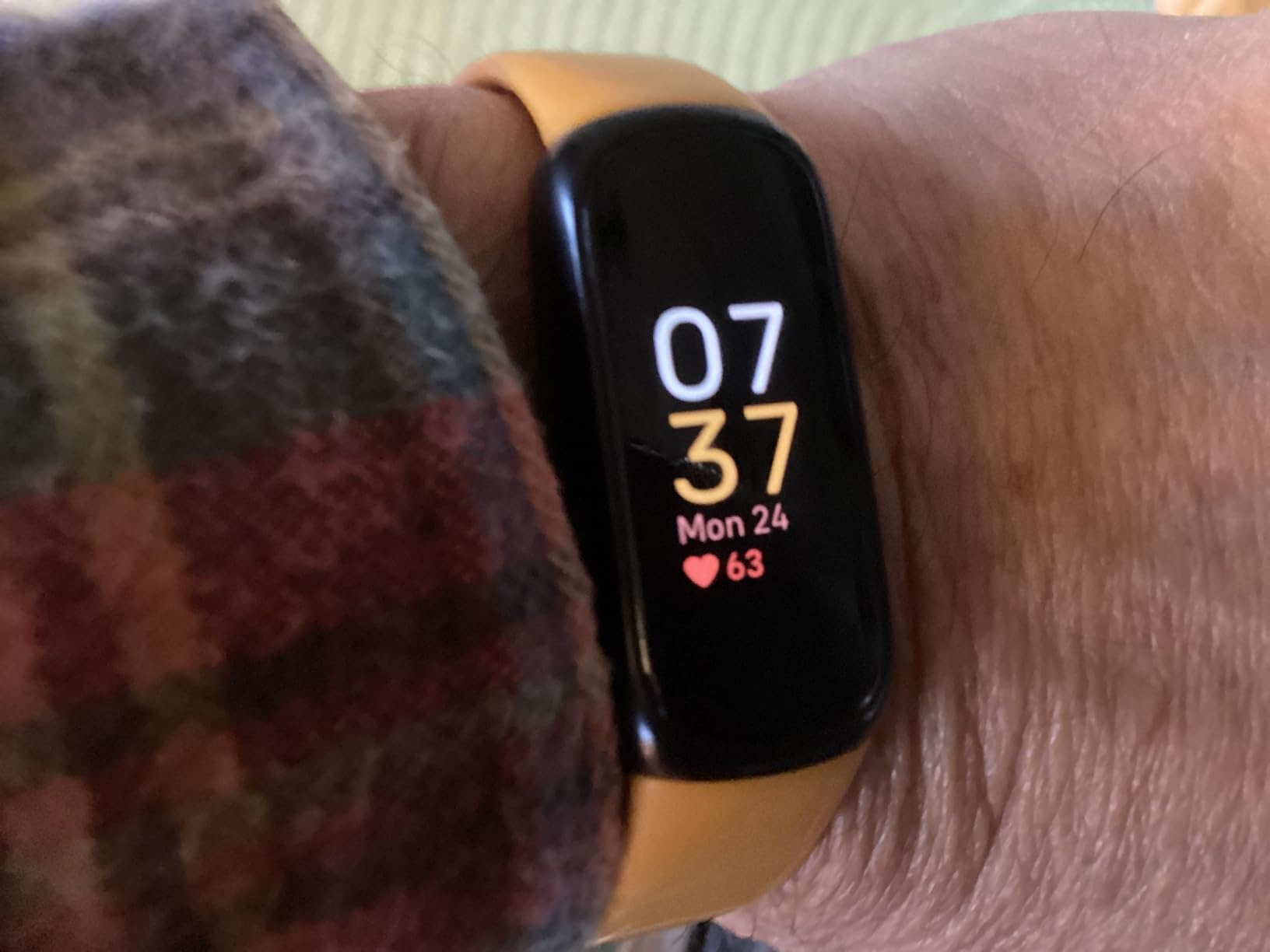 Google Fitbit Inspire 3 - Morning Glow/Black - Small and Large Bands customer photo 1