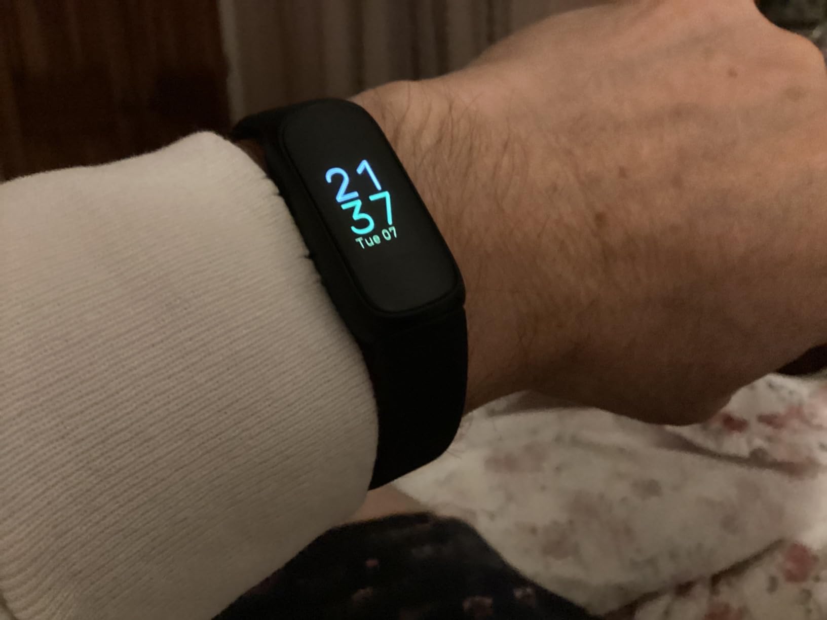 Google Fitbit Inspire 3 - Morning Glow/Black - Small and Large Bands customer photo 2
