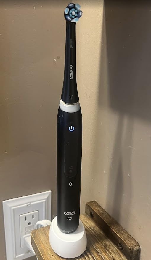 Oral-B iO5 Customizable Clean Rechargeable Electric Toothbrush, 5 Cleaning Modes, Visual Pressure Sensor to Protect Gums, Travel Case, Black customer photo 2