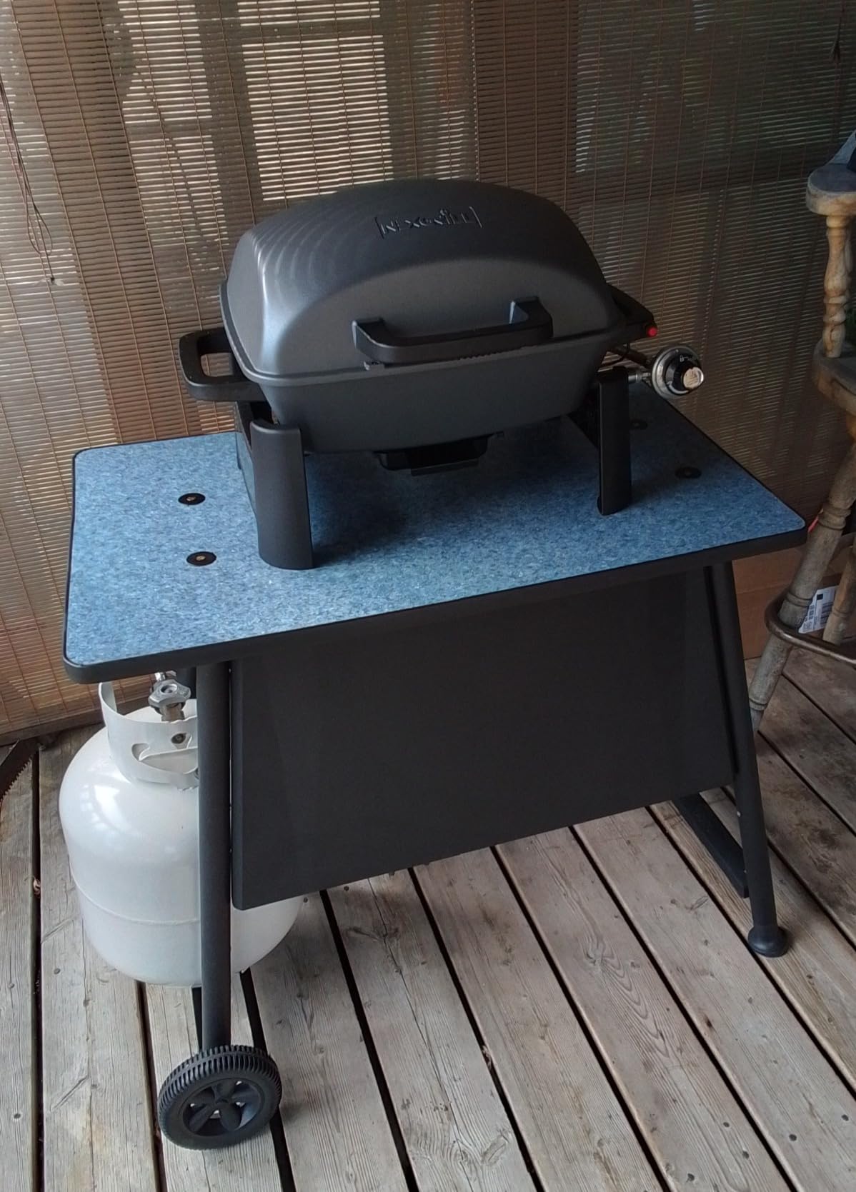 Nexgrill Tabletop 1 Burner Gas Grill, Compact with Cast Aluminum Frame | Offers 10000 BTU, Locking Lid, Piezo Ignition, 183 Sq In Cooking Space, Cast Iron Cooking Grate, For Camping & Tailgating customer photo 1