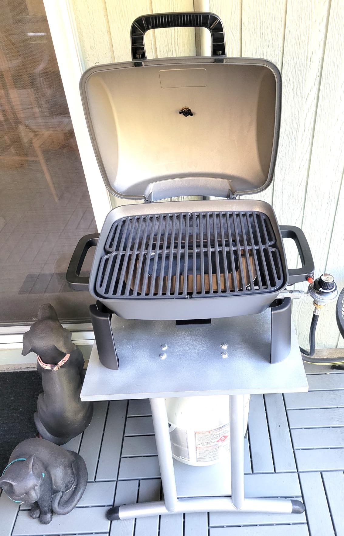 Nexgrill Tabletop 1 Burner Gas Grill, Compact with Cast Aluminum Frame | Offers 10000 BTU, Locking Lid, Piezo Ignition, 183 Sq In Cooking Space, Cast Iron Cooking Grate, For Camping & Tailgating customer photo 2