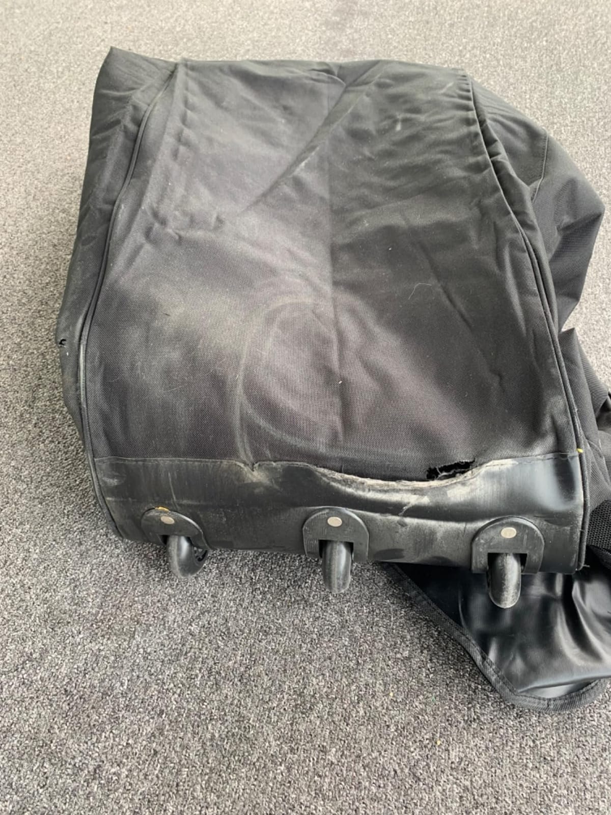 Finnhomy 120L Foldable Rolling Duffel Bag with 3 Wheels, Light Weight Travel Duffel bag with Large Loading Capacity, 32'' Rolling Duffel bag with Shoulder Strap customer photo 1
