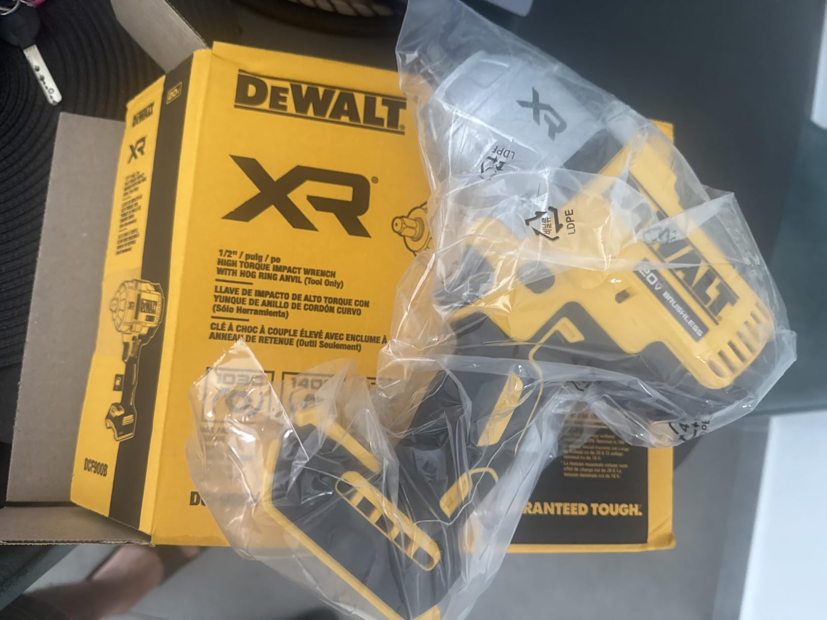 DEWALT 20V MAX Cordless Impact Wrench, 1/2 Impact Gun, 4-Speed High Torque with Hog Ring Anvil and LED Light, Brushless Motor, Precision Wrench, Tool Only (DCF900B) customer photo 1