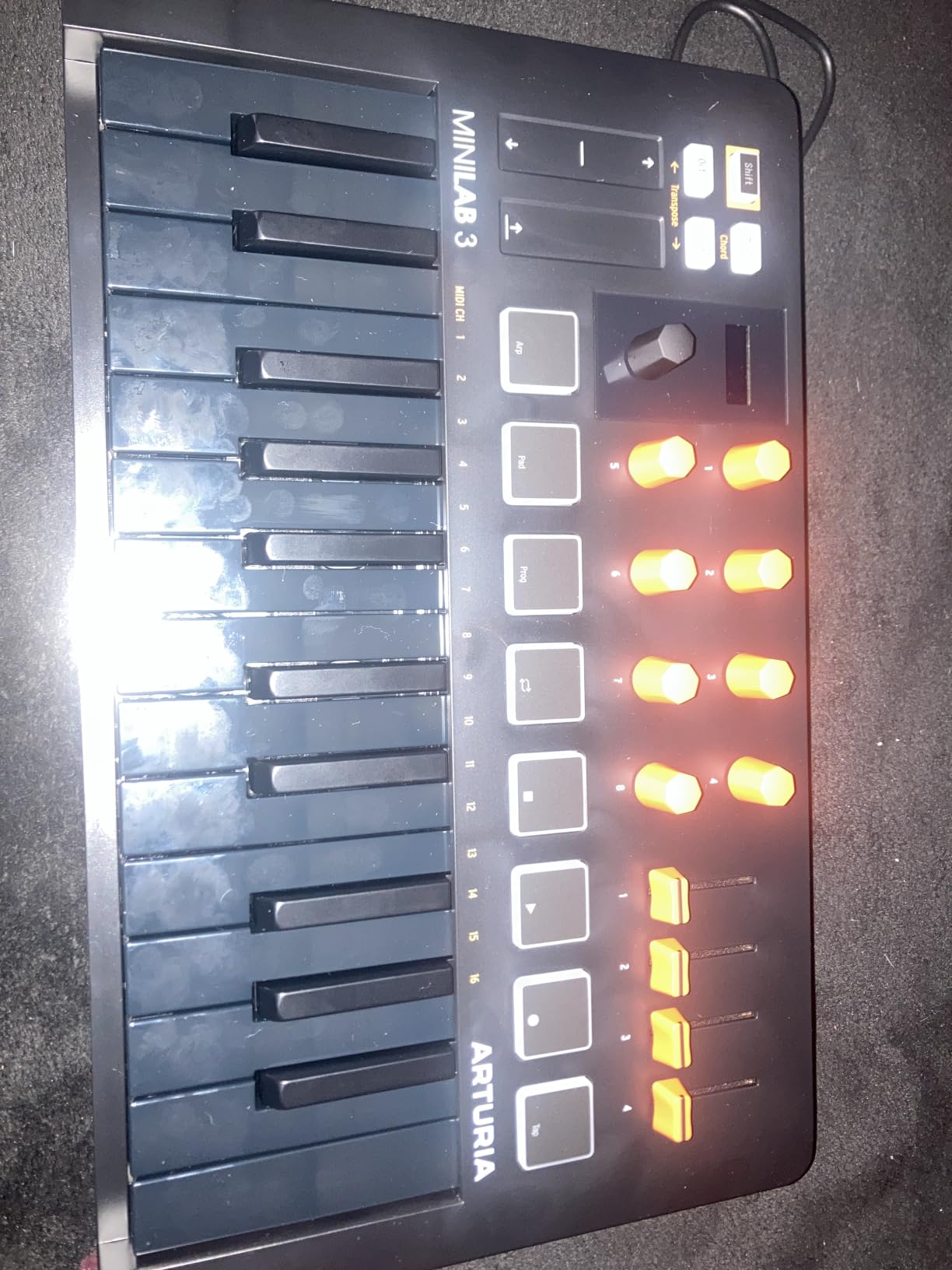 Arturia MiniLab 3 - Universal MIDI Controller for Music Production, with All-in-One Software Package - 25 Keys, 8 Multi-Color Pads - White customer photo 2