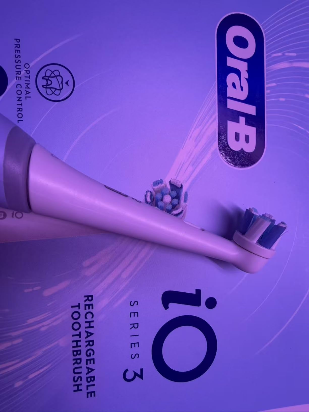 Oral-B iO3 Clean & Protect Rechargeable Electric Toothbrush, 3 Cleaning Modes, Visual Pressure Sensor to Protect Gums, Black customer photo 1