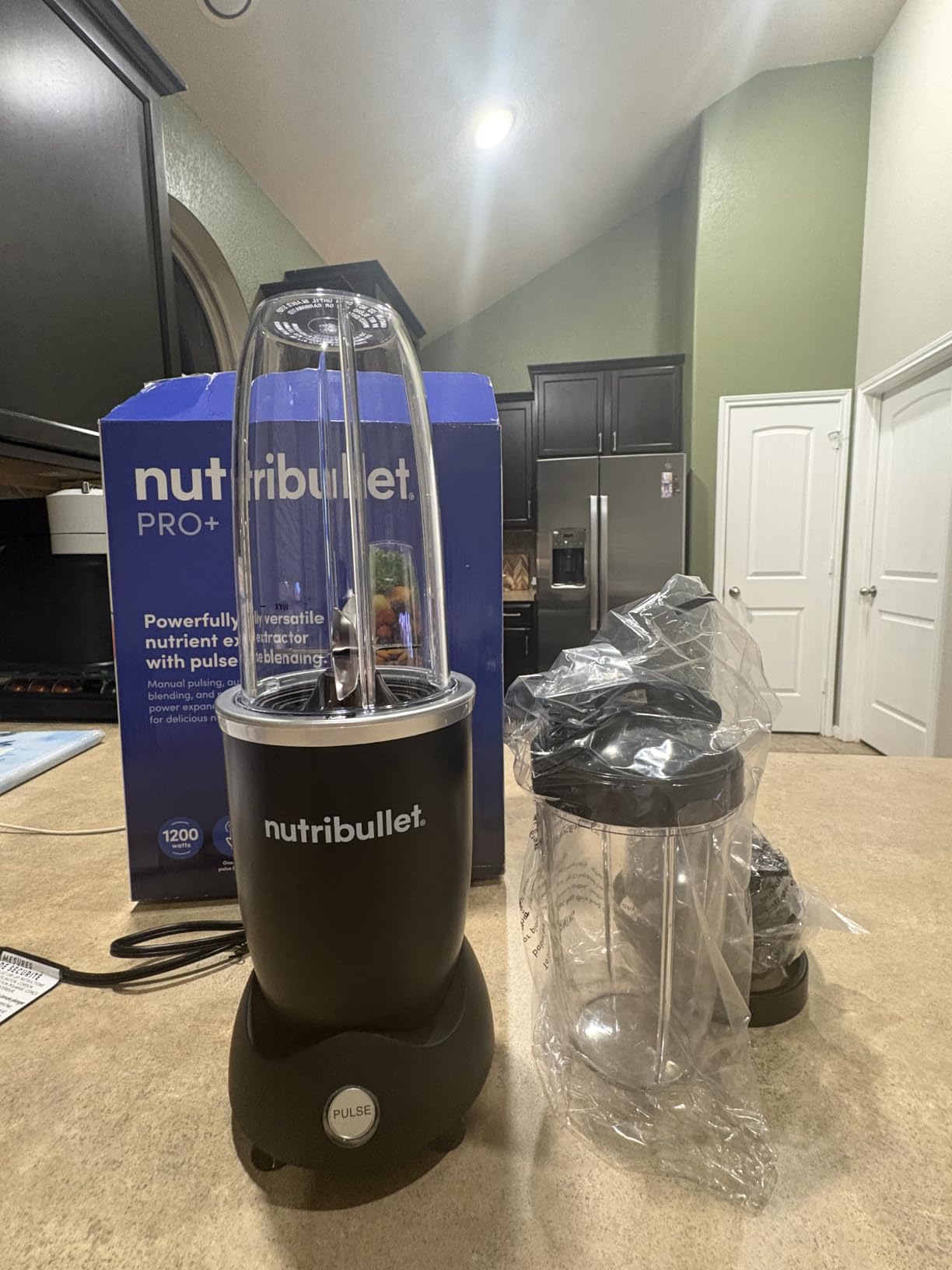 nutribullet Pro+ Personal Blender 1200W - Pulse Function, Auto Shut-Off, Nutrient Extractor for Smoothies, Shakes & Salsas - Includes 32 oz & 24 oz To-Go Cups, Matte Black customer photo 2