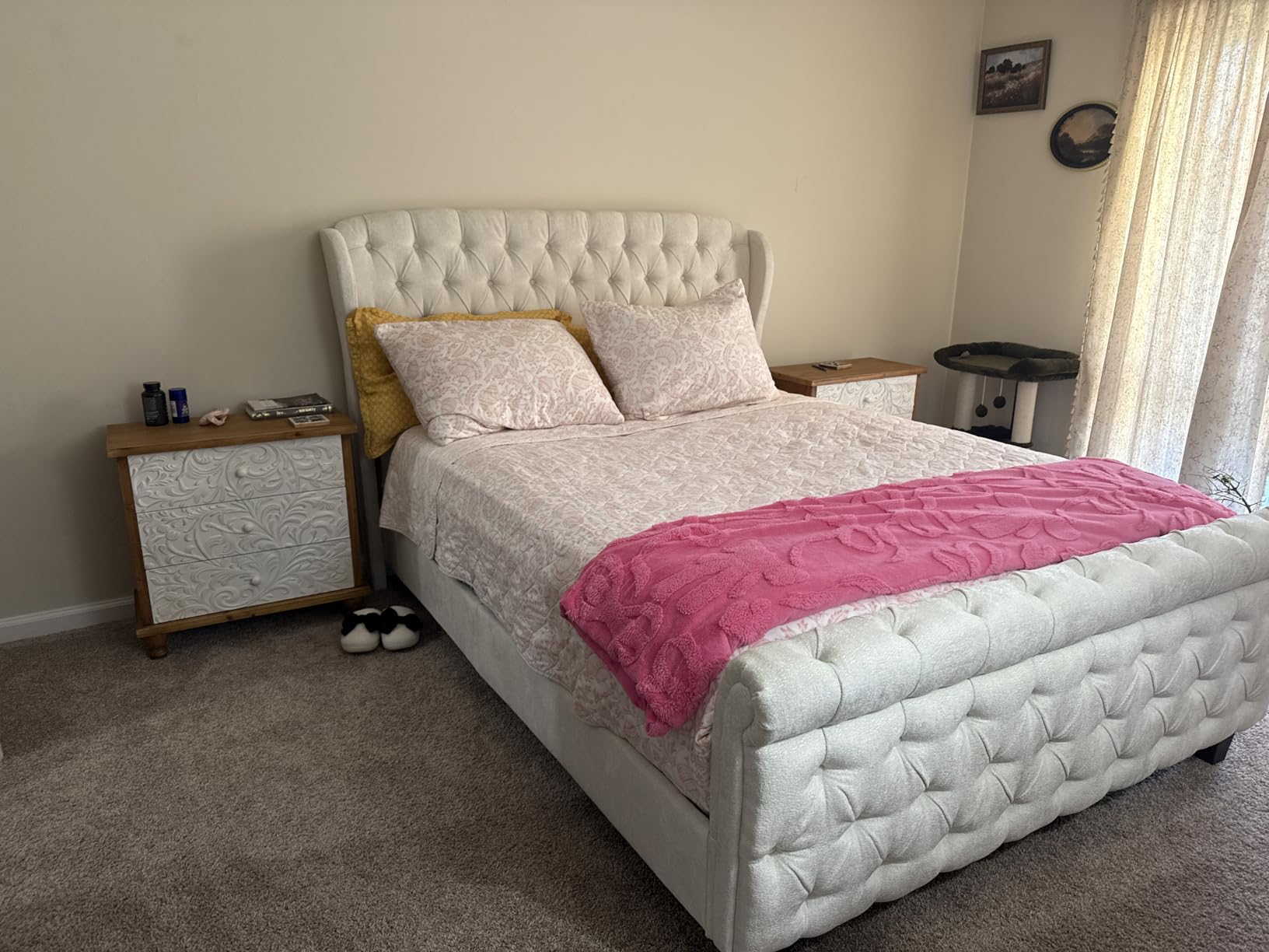 AMERLIFE Queen Size Upholstered Sleigh Bed Frame with Wingback Headboard, Platform Bed with Curved Headboard & Footboard, Handmade Deep Button Tufted, Wood Slats, No Box Spring Needed, Cream Chenille customer photo 1