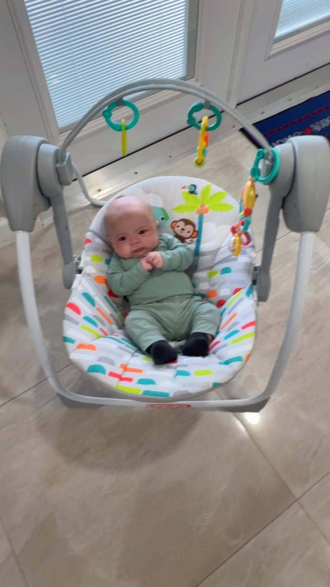 Bright Starts Playful Paradise Portable Electric Baby Swing, Newborn to 9 Months, Lightweight & Foldable Swing with 6 Speeds, 10 Soothing Melodies, 2 Hanging Toys, Max Weight 20 lbs customer photo 1