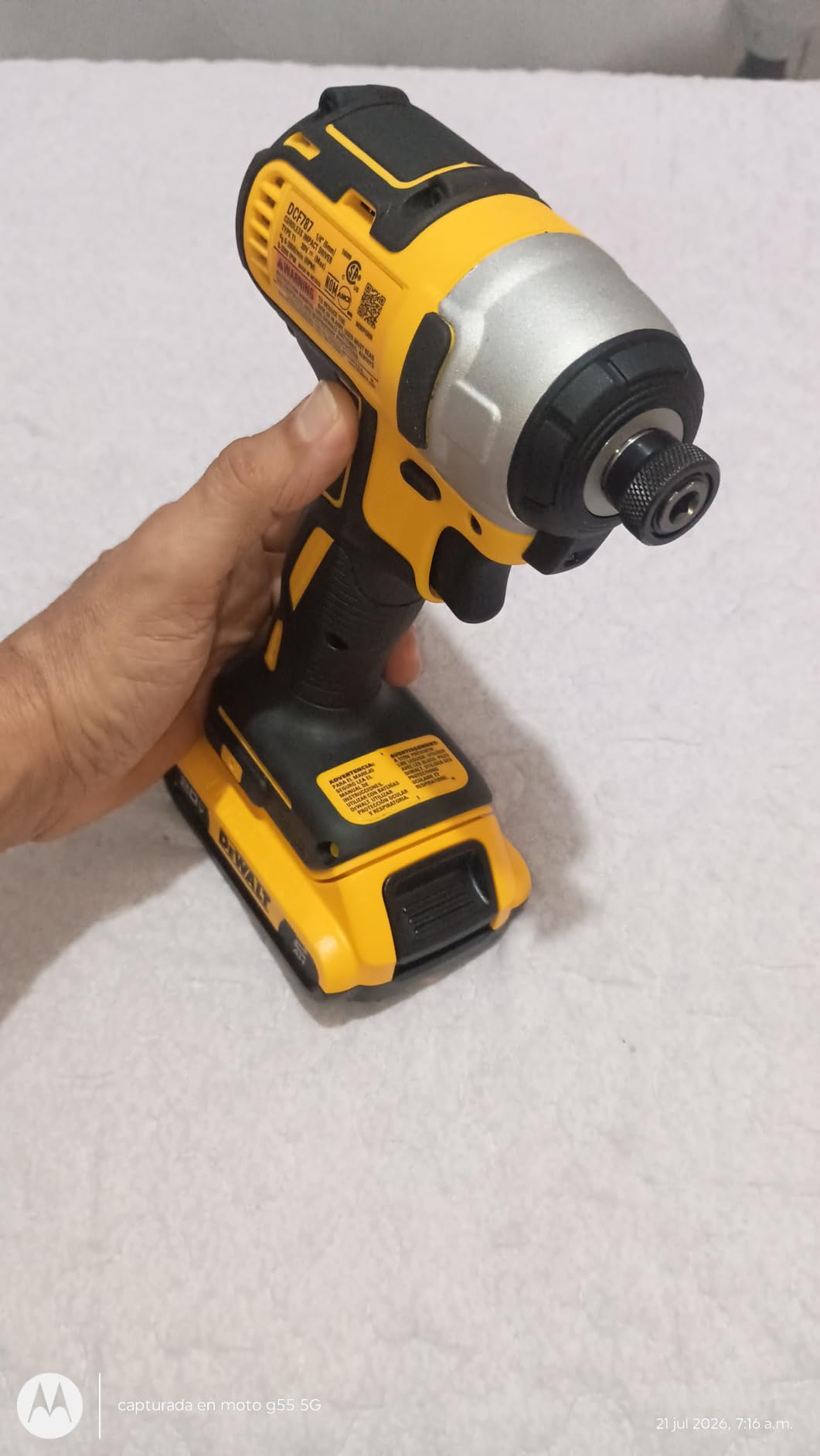 DEWALT 20V MAX Impact Driver, 1/4 Inch, Battery and Charger Included (DCF787D1) customer photo 2