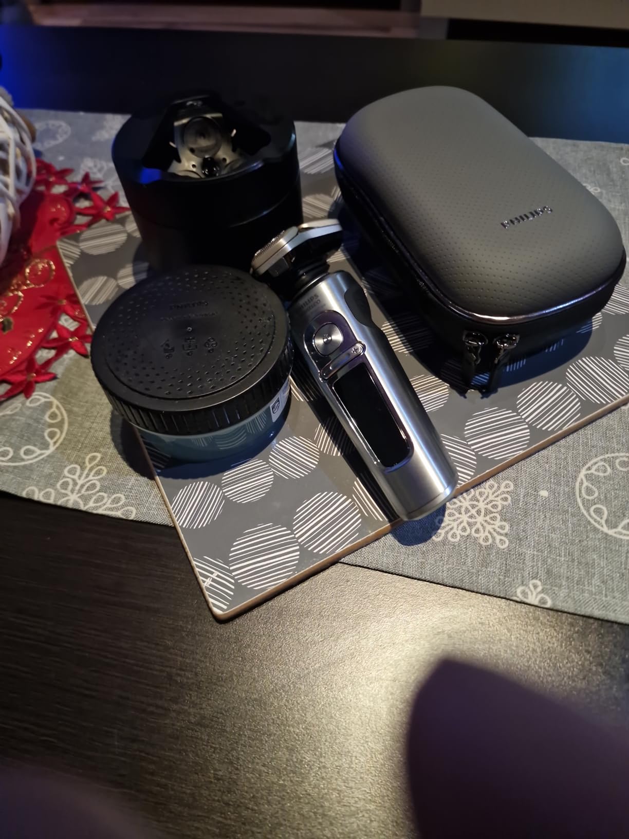 Philips Norelco S9000 Prestige Rechargeable Wet & Dry Electric Rotary Shaver with Precision Trimmer, Premium Case & Cleaning System, SP9841/84 customer photo 2