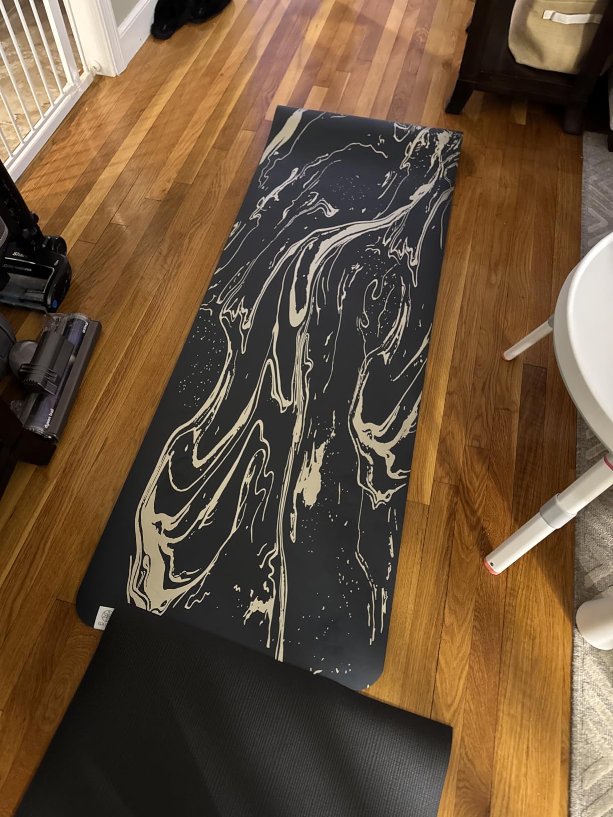 Gaiam Dry-Grip Yoga Mat, Non-Slip, Hot Yoga | Sweat-resistant dry-grip surface stays non-slip even in hot yoga. Cushioned support for floor workouts. customer photo 1