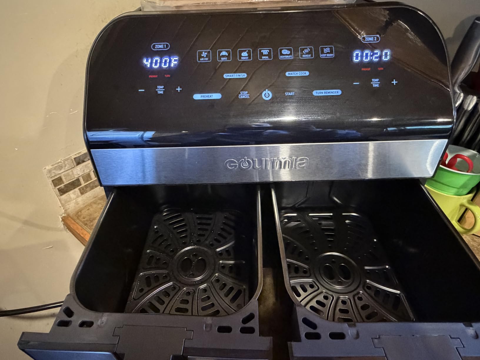 Gourmia Dual Basket Air Fryer - 10 Qt Large Capacity, FryForce360, Digital Display with 7 Presets, Roast, Bake, Broil, Dehydrate, Match Cook, Sync Finish, Dishwasher Safe Accessories, Black customer photo 2