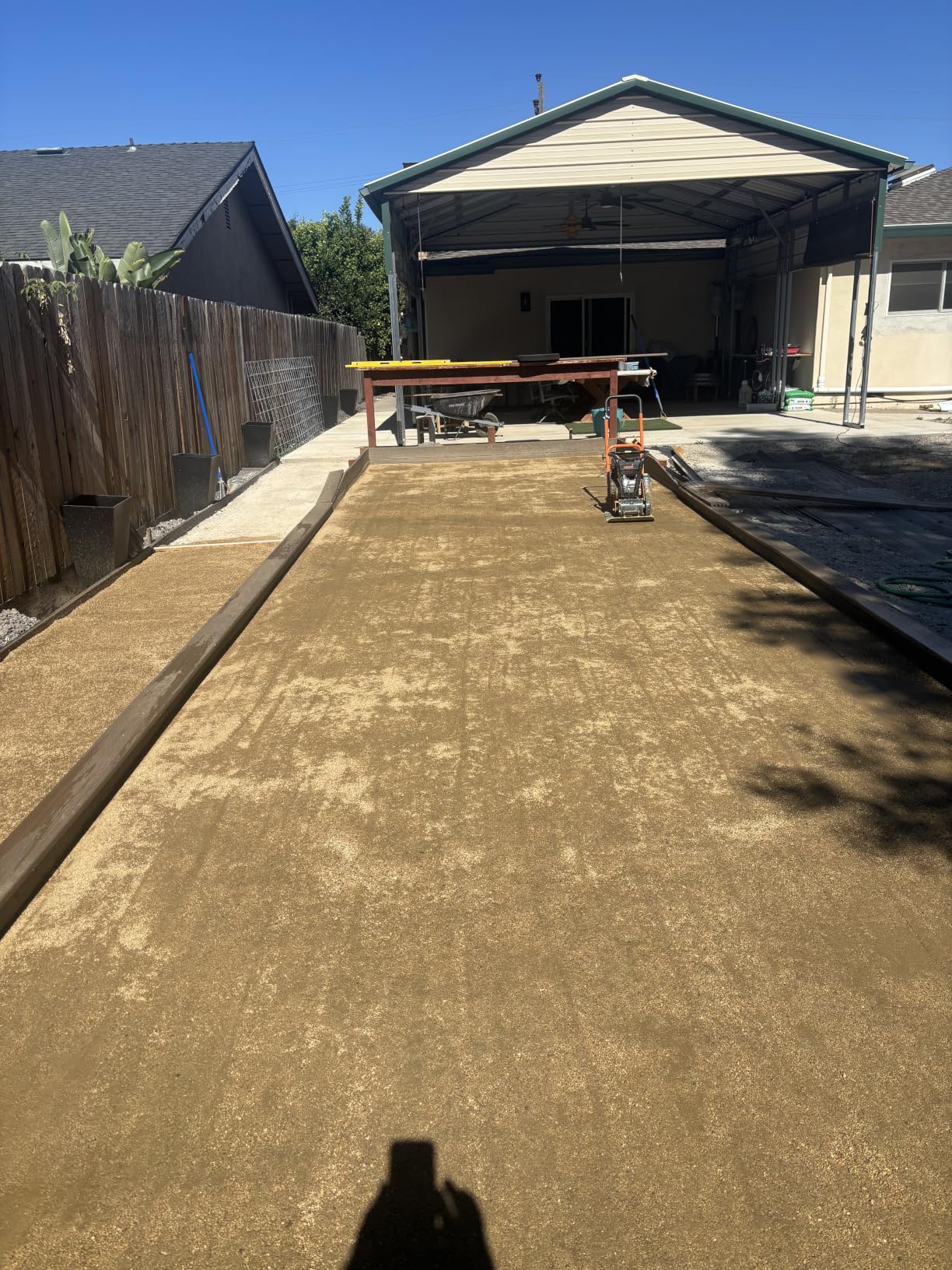 VEVOR Plate Compactor, 2.8 HP 78.5CC Gas Engine 5,250 VPM, 1,920 lbs Force Vibratory Compaction Tamper with 18.7 x 11.8 inch Plate for Walkways, Patios, Asphalts, Paver Landscaping, EPA Compliant customer photo 1