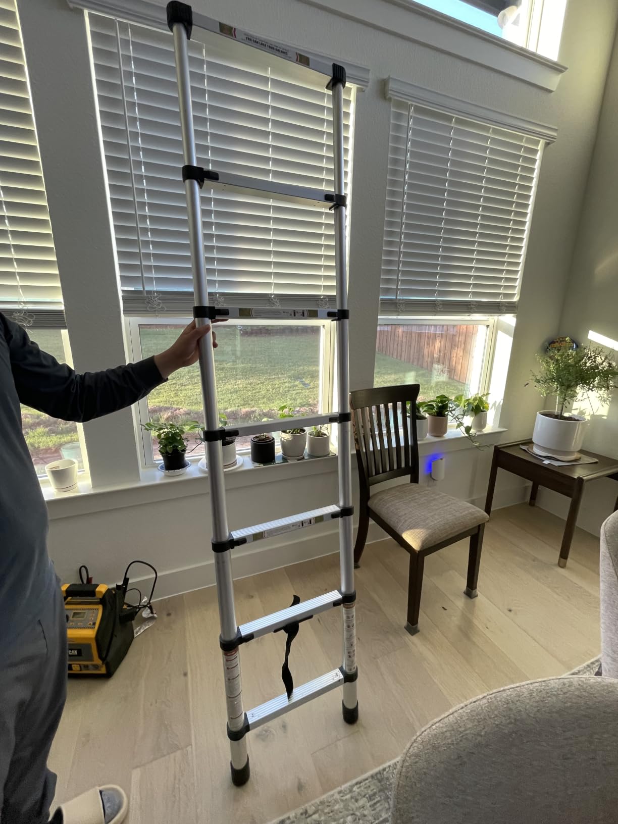 RIKADE Telescopic Ladder, 6.5 ft Aluminum Telescoping Ladder with Non-Slip Feet, Portable Extension Ladder for Household and Outdoor Working, 330 lb Capacity customer photo 2