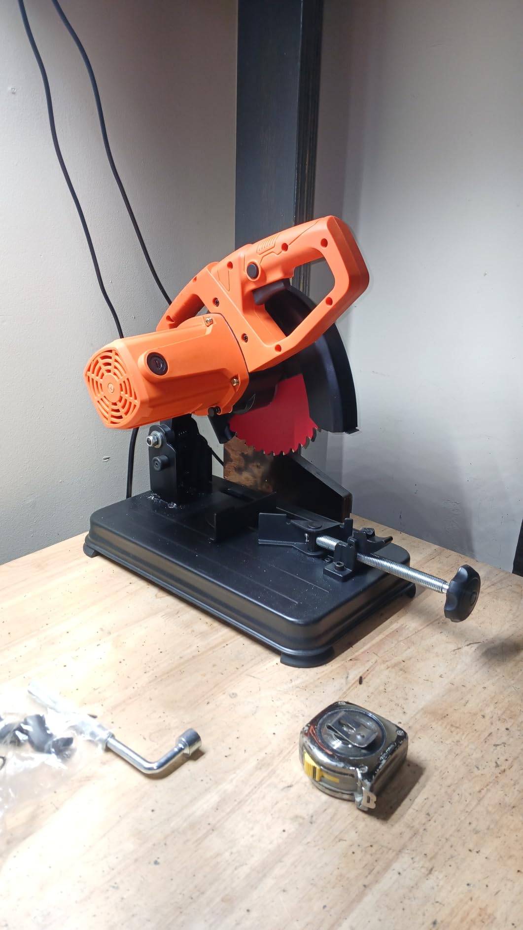 VEVOR Chop Saw, 14''/355mm Blade Diameter Cut Off Saw, 2800W 1200RPM Steel Cutting Machine, 0-45° Adjustable Dry Cut Chop Saw, Miter Saw for Cold Cut Saw for Steel/Iron/Aluminum, Black customer photo 1