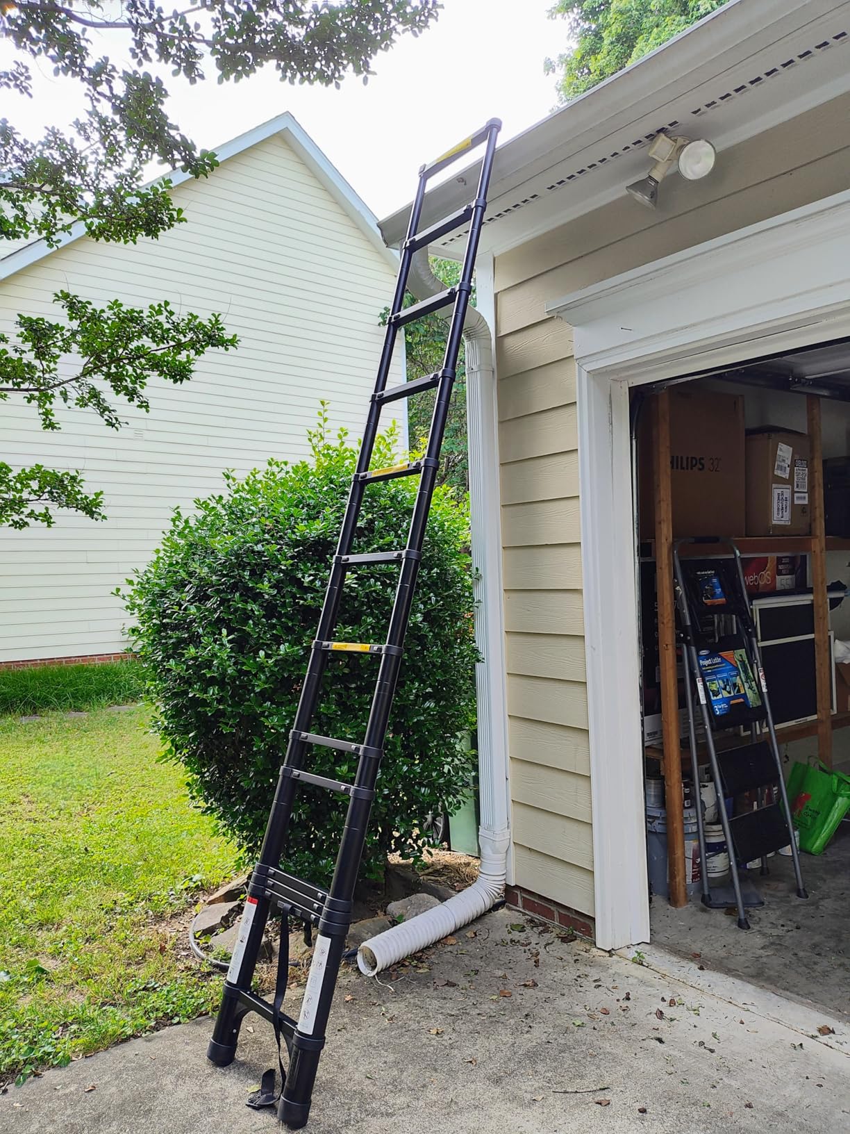 BOCOM 12.5 FT Aluminum Telescoping Ladder, Lightweight Multi-Purpose Collapsible Extension with 2 Triangle Stabilizers, Heavy Duty 330 lbs Max Capacity, Ideal for Home, RV, and Outdoor Work Black customer photo 1