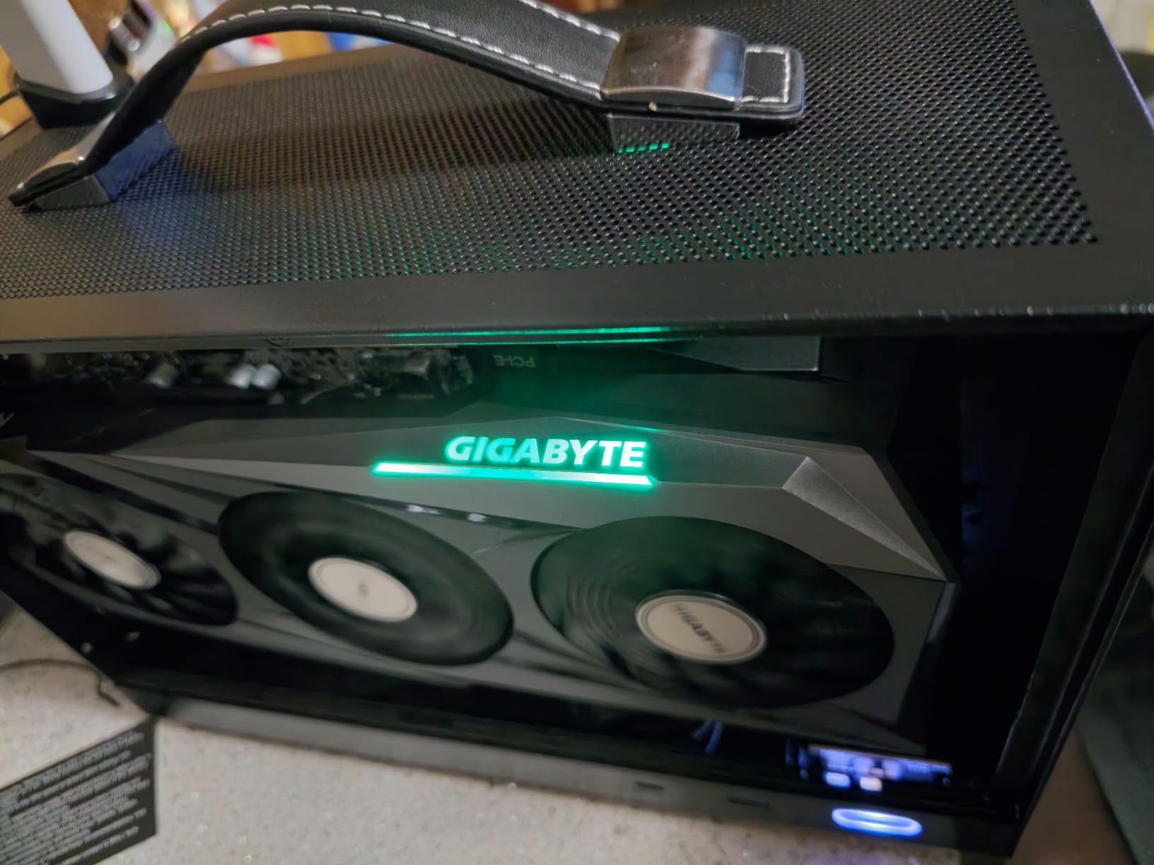 Gigabyte GV-R76GAMING OC-8GD Radeon RX 7600 Gaming OC 8G Graphics Card, 3X WINDFORCE Fans 8GB 128-bit GDDR6 customer photo 1