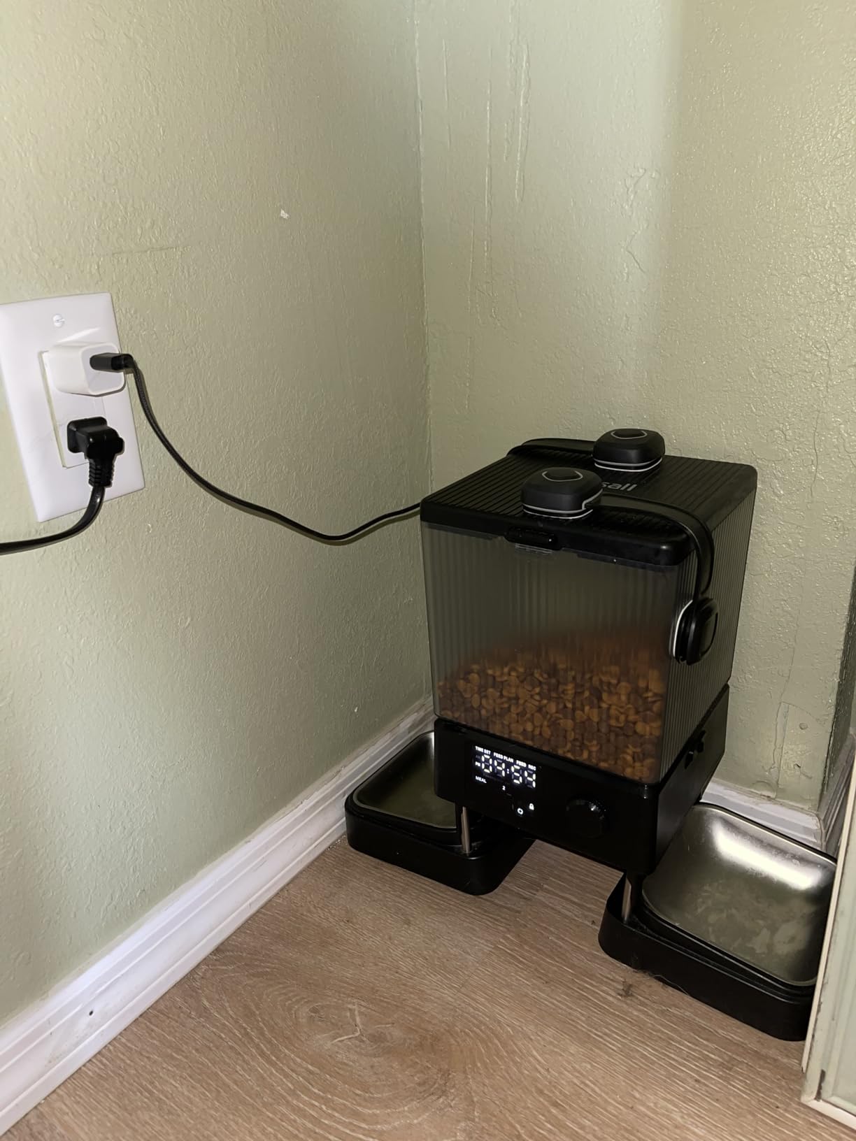 oneisall Automatic Cat Feeder for 2 Cats Pets, Timed Cat Food Dispenser | 20 Cups/5L, Prevent Fighting, Precise Portion, Balanced Dispense, Non-Slip & Stable, Voice Recorder, Stainless Steel Bowls customer photo 2