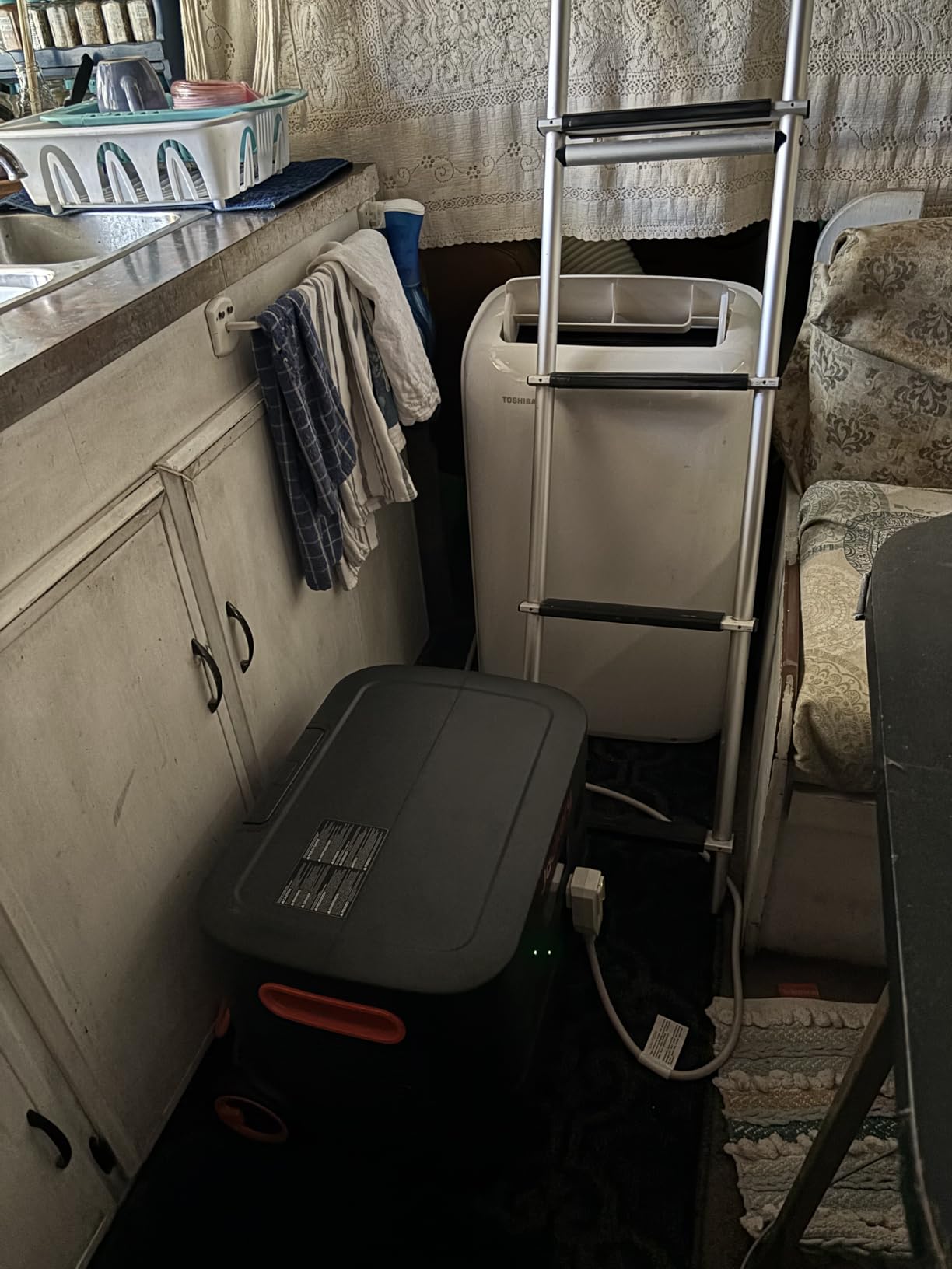 Jackery Explorer 2000 Plus Portable Power Station, 2042Wh LiFePO4 Solar Generator, 3000W AC Output, Expandable to 24kWh, UPS Home Backup for Emergency Camping RV Off-Grid customer photo 1