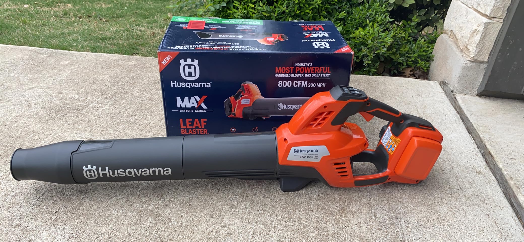 Husqvarna Leaf Blaster 350iB Battery Powered Cordless Leaf Blower, 200-MPH 800-CFM, Brushless Motor and Quiet Operation, 40V Lithium-Ion 7.5 Ah Battery and Charger Included, Gifts for Men, 970569904 customer photo 1