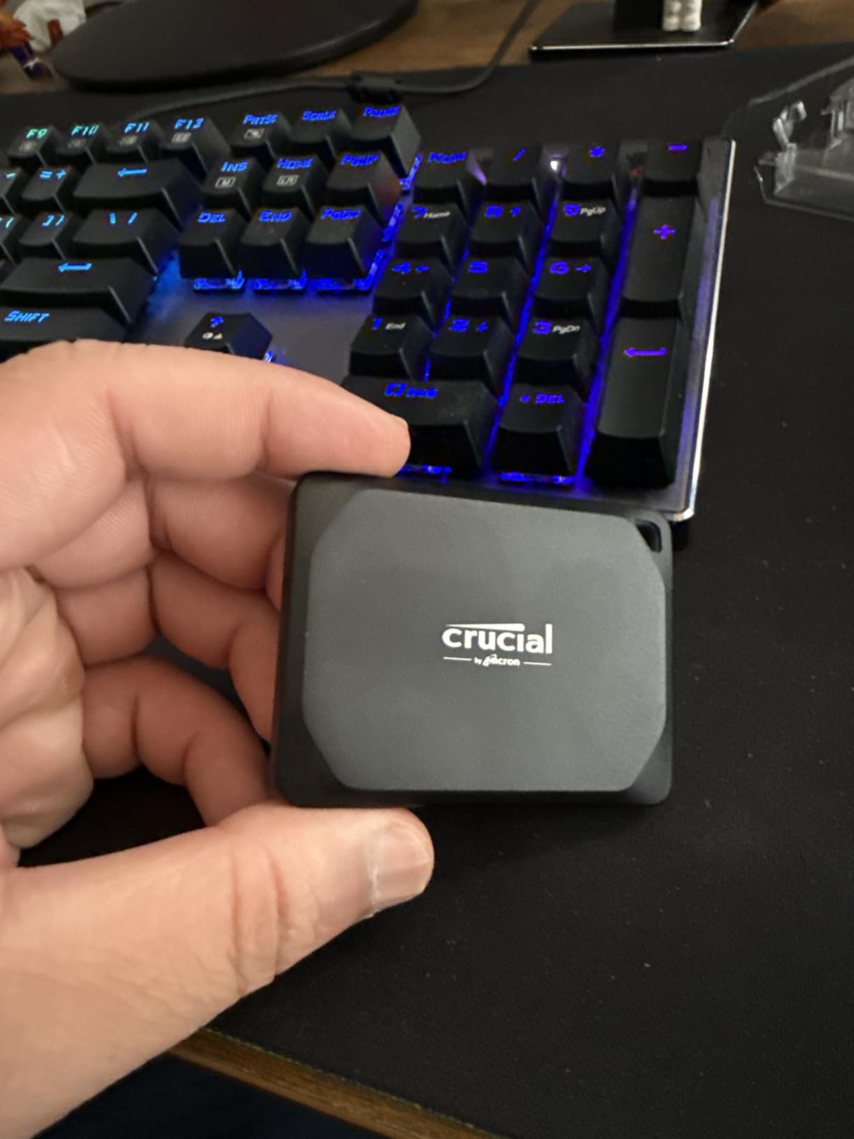 Crucial X10 Pro 1TB Portable SSD, Up to 2100MB/s Read, 2000MB/s Write, 3.2 USB-C, External Solid State Drive, Durable Storage for PC & Mac, for Professional Creators customer photo 1