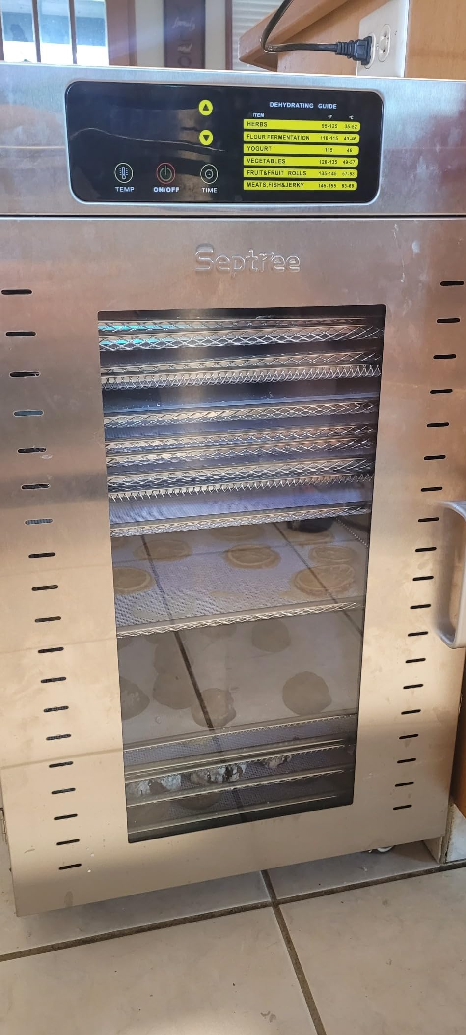 Commercial Food Dehydrator 18 Trays, 2000W Large Capacity 34.42ft² Food Dryer Machine for Jerky, Meat, Fruit, Herbs, Full Stainless Steel Industrial Dehydrater Biltong Maker customer photo 1