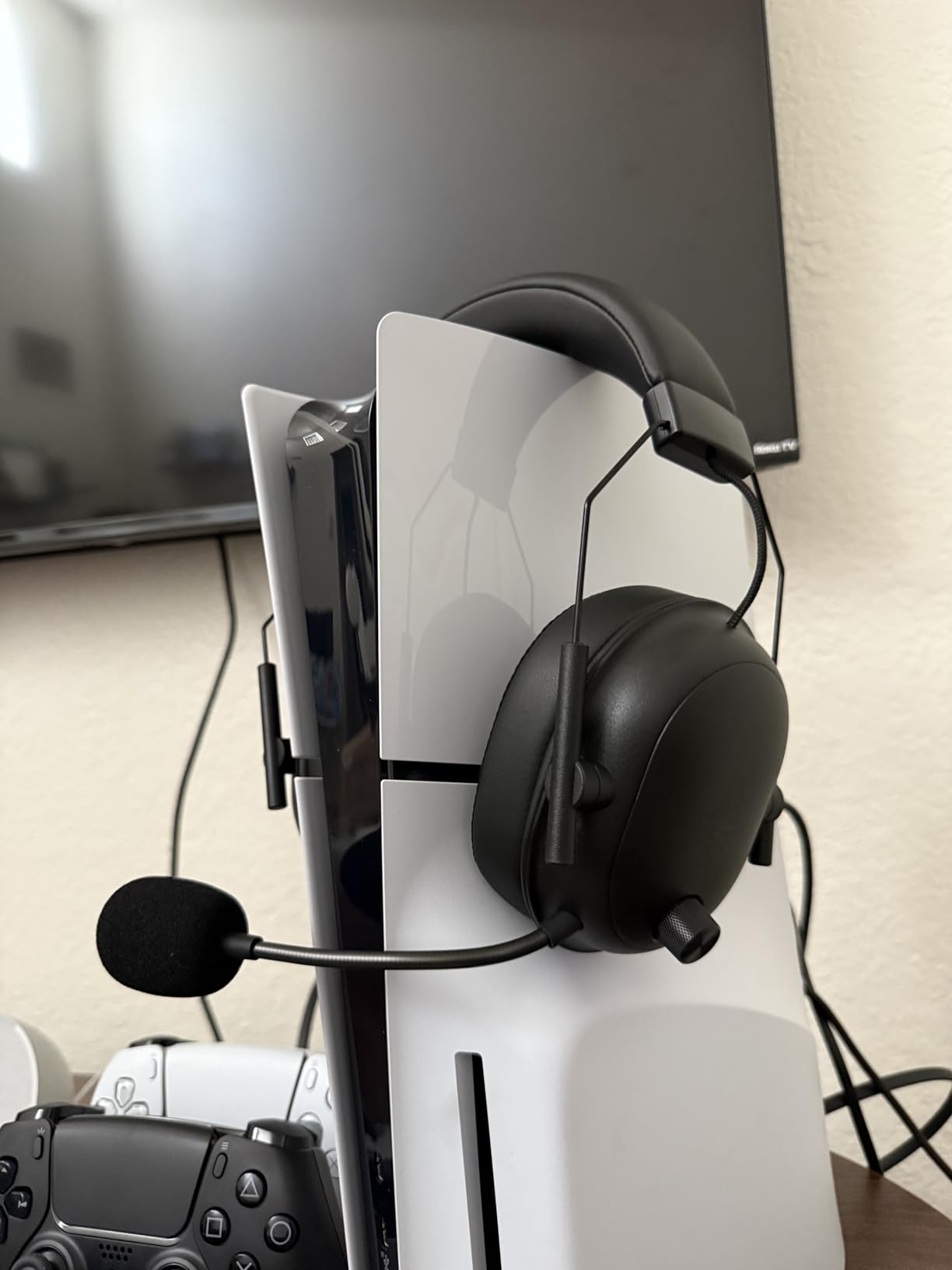 Razer BlackShark V2 HyperSpeed Wireless PC Gaming Headset, 2.4GHz, Black | 280g Lightweight, Wideband Mic, 50mm Drivers, Bluetooth or USB, 70 Hr Battery, for Mac, PlayStation, Switch & Mobile customer photo 1