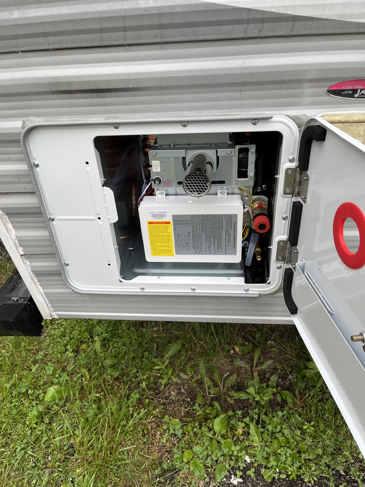 KINGRVER Tankless RV Water Heater SUMMIT XT, Instant On-Demand Hot Water, 12V DC, 2.5 GPM, Wired Remote Controller, Compact Fit for Most RVs, Energy-Saving & High-Altitude Ready customer photo 2