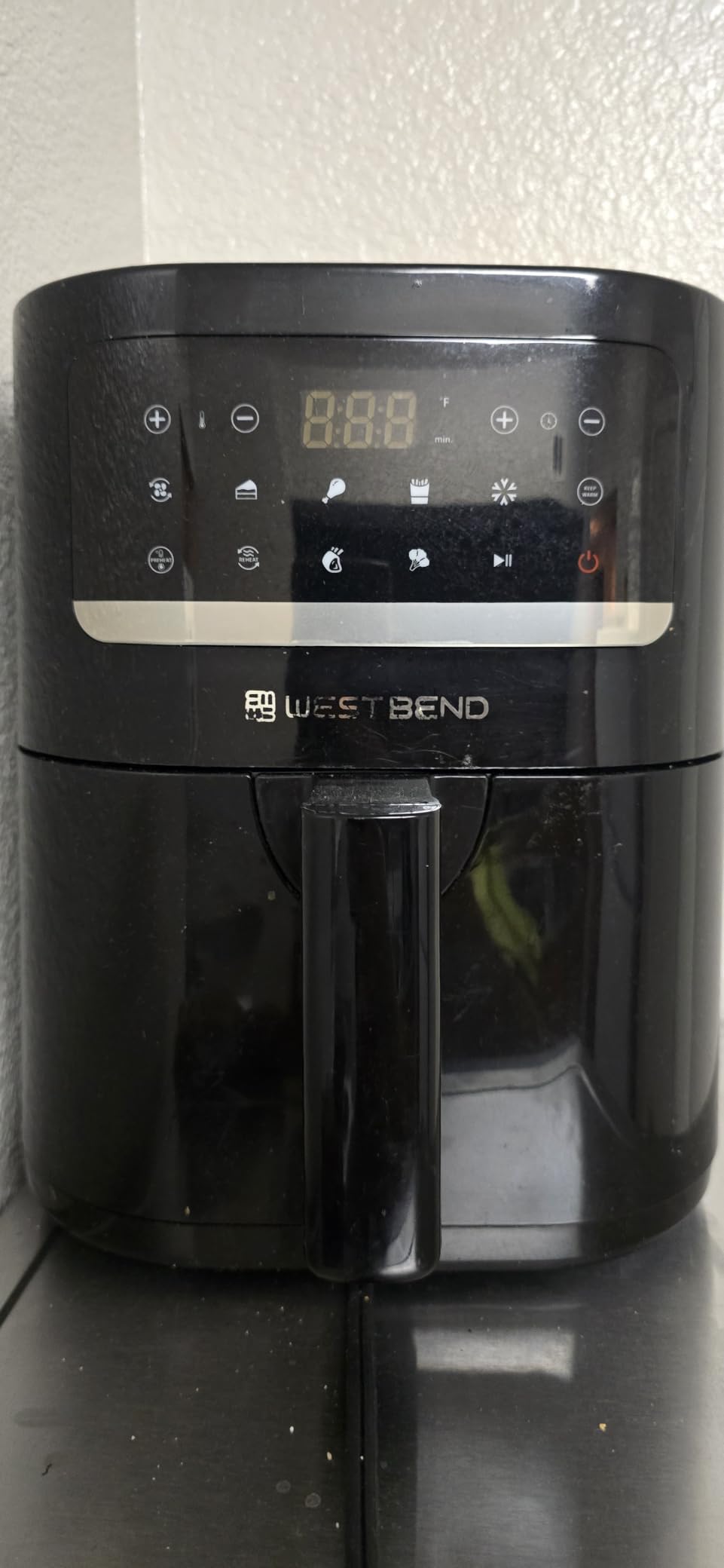 West Bend Compact Air Fryer 5-Quart Capacity with Digital Controls LCD Display and 10 Cooking Presets with Shake Reminder, Nonstick Frying Basket, 1500-Watts, Black customer photo 1