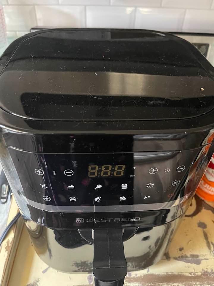 West Bend Compact Air Fryer 5-Quart Capacity with Digital Controls LCD Display and 10 Cooking Presets with Shake Reminder, Nonstick Frying Basket, 1500-Watts, Black customer photo 2