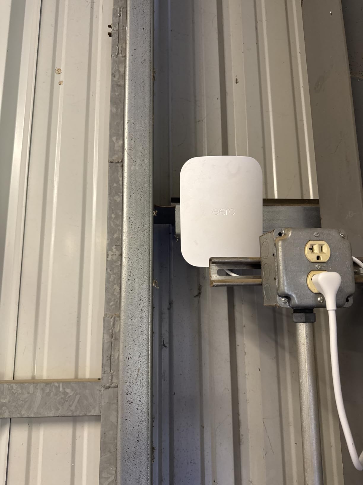 Amazon eero Outdoor 7 dual-band mesh wifi router (newest model), Weatherproof rating of IP66, Coverage up to 15,000 sq. ft. outdoors, Includes 30W PoE+ adapter customer photo 1