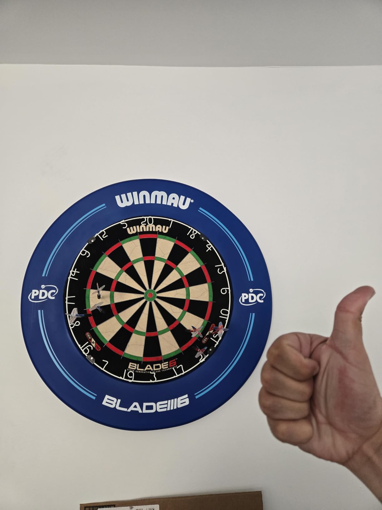 WINMAU Blade 6 Dartboard Set - PDC Endorsed with Surround, 2 Steel Tip Dart Sets & Oche Line customer photo 1