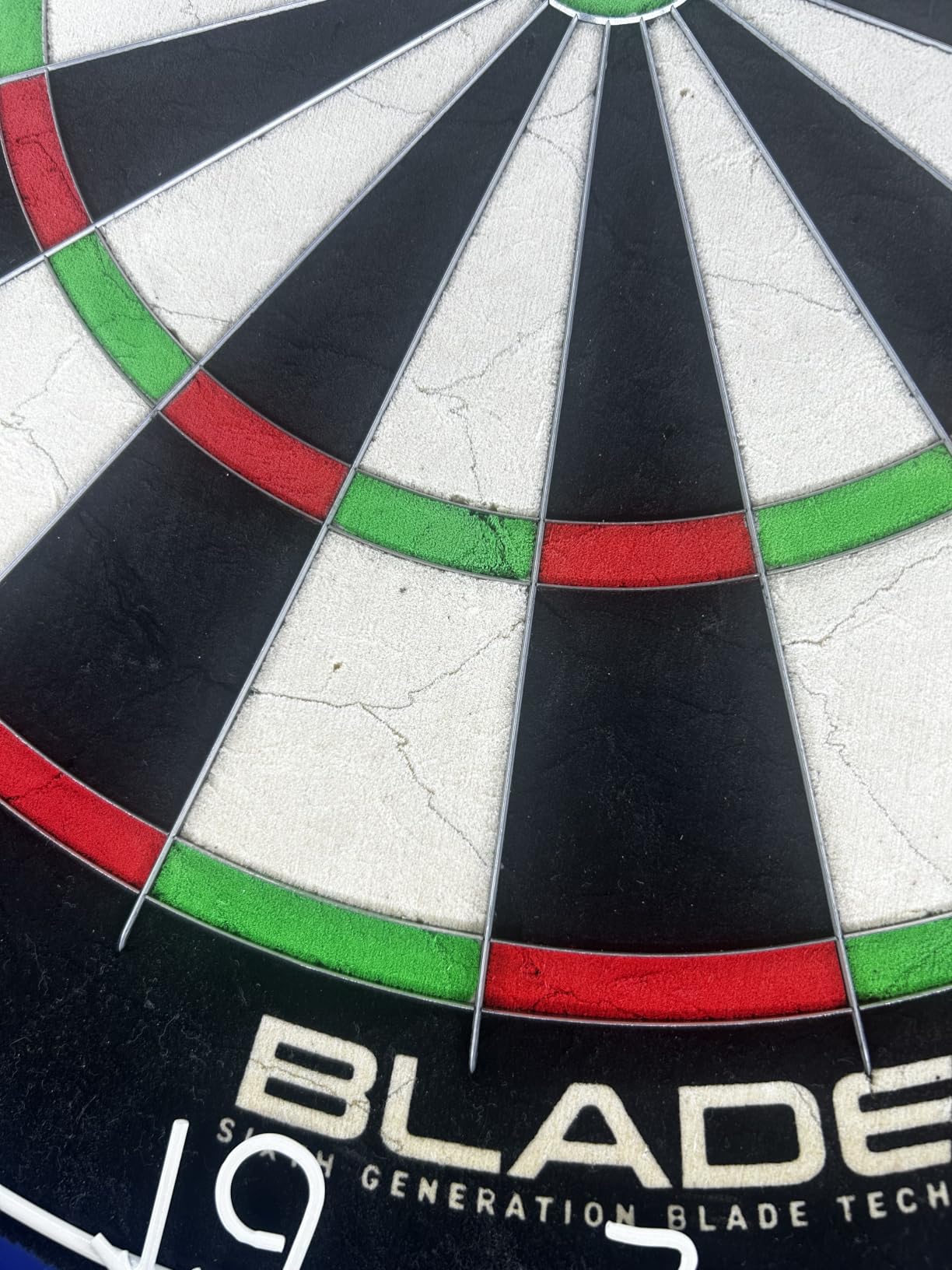 WINMAU Blade 6 Dartboard Set - PDC Endorsed with Surround, 2 Steel Tip Dart Sets & Oche Line customer photo 2