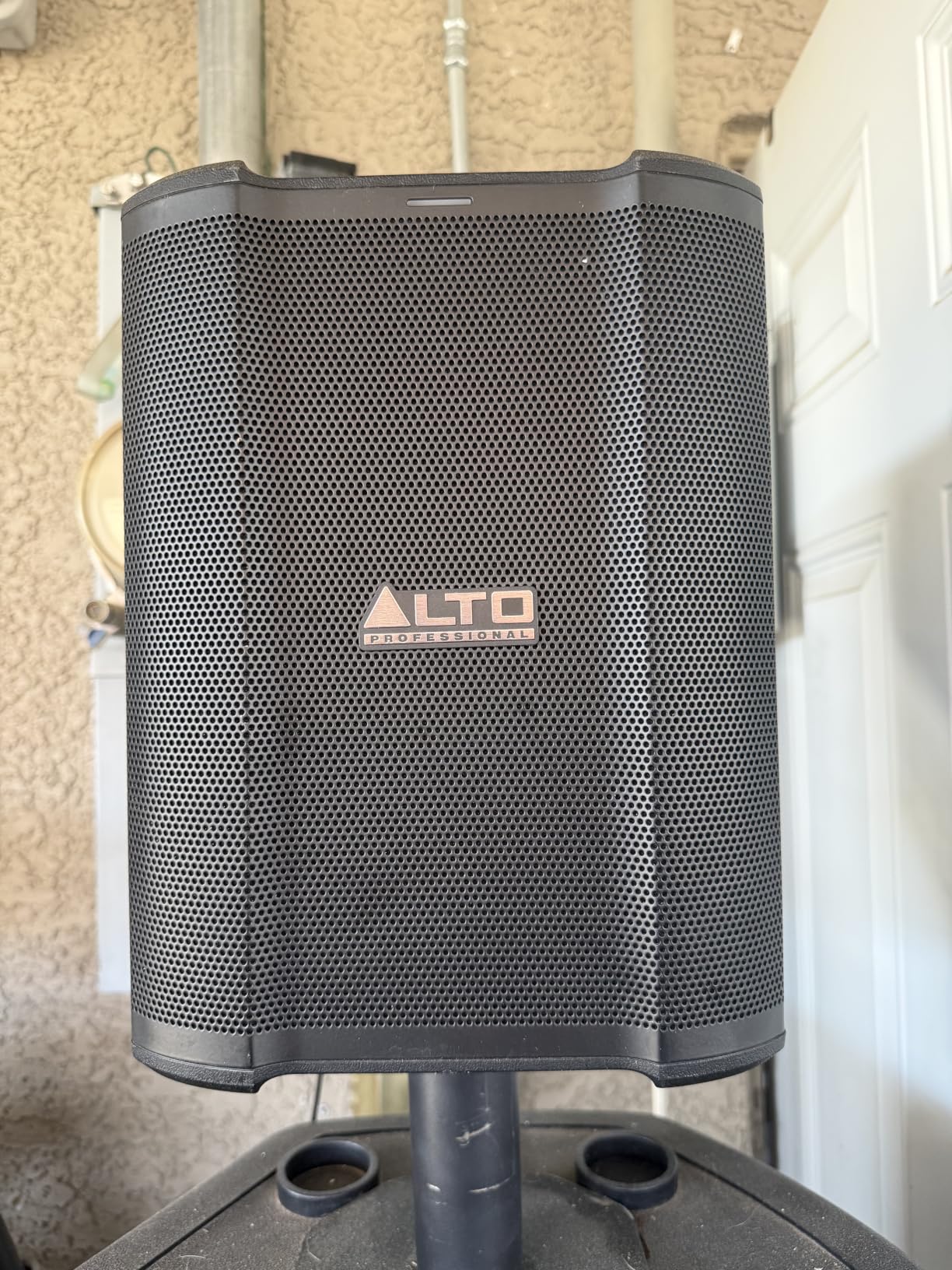 Alto Busker 200W Portable PA Speaker System | Rechargeable Battery, Bluetooth, 3-Channel Mixer, Alesis FX, App Control, and USB Charging customer photo 2