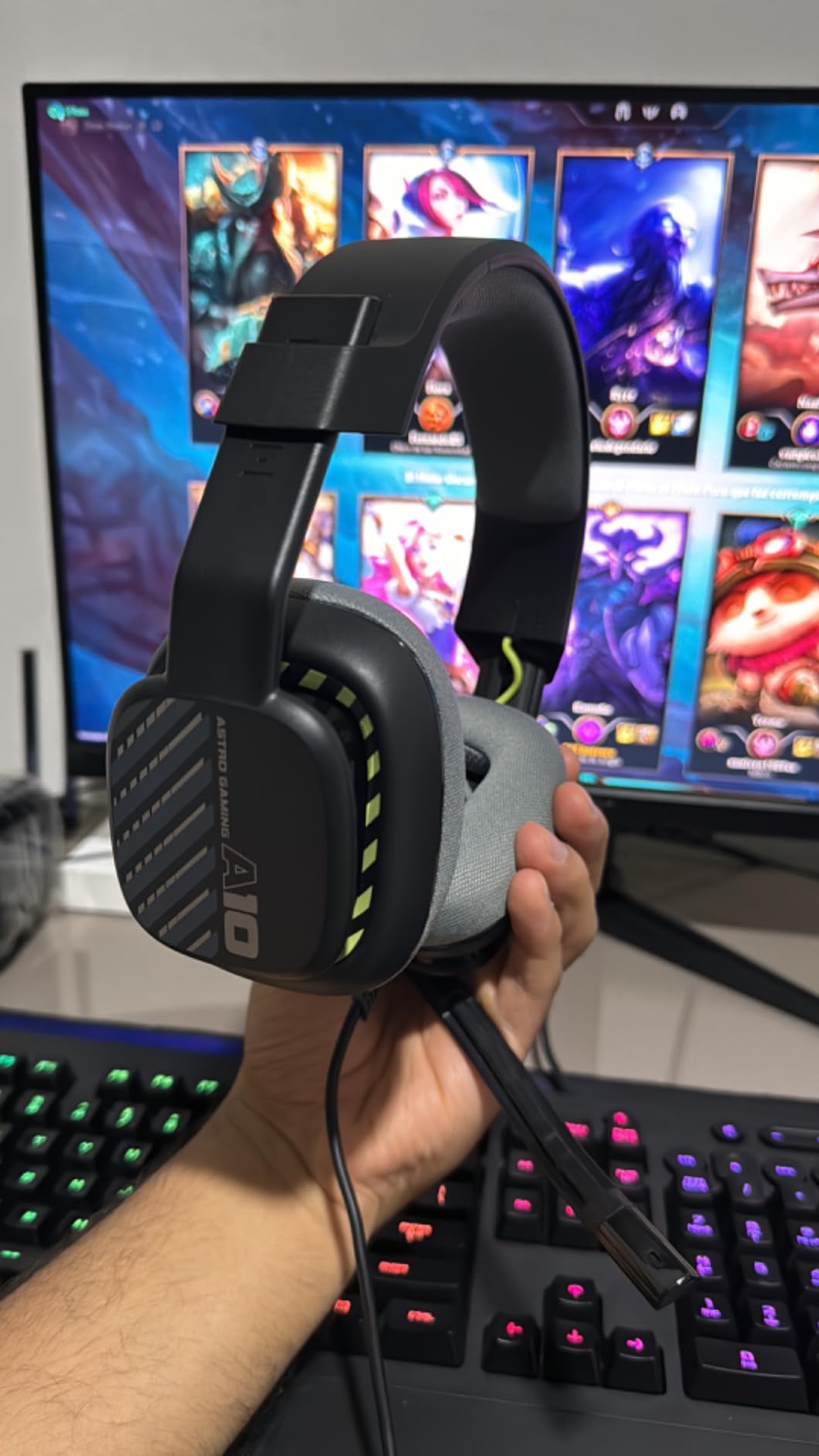 Astro A10 Gaming Headset Gen 2 Wired Headset - Over-Ear Gaming Headphones with flip-to-Mute Microphone, 32 mm Drivers, PlayStation 5, PlayStation 4, Nintendo Switch, PC, Mac - Black - Bulk Packaging customer photo 1