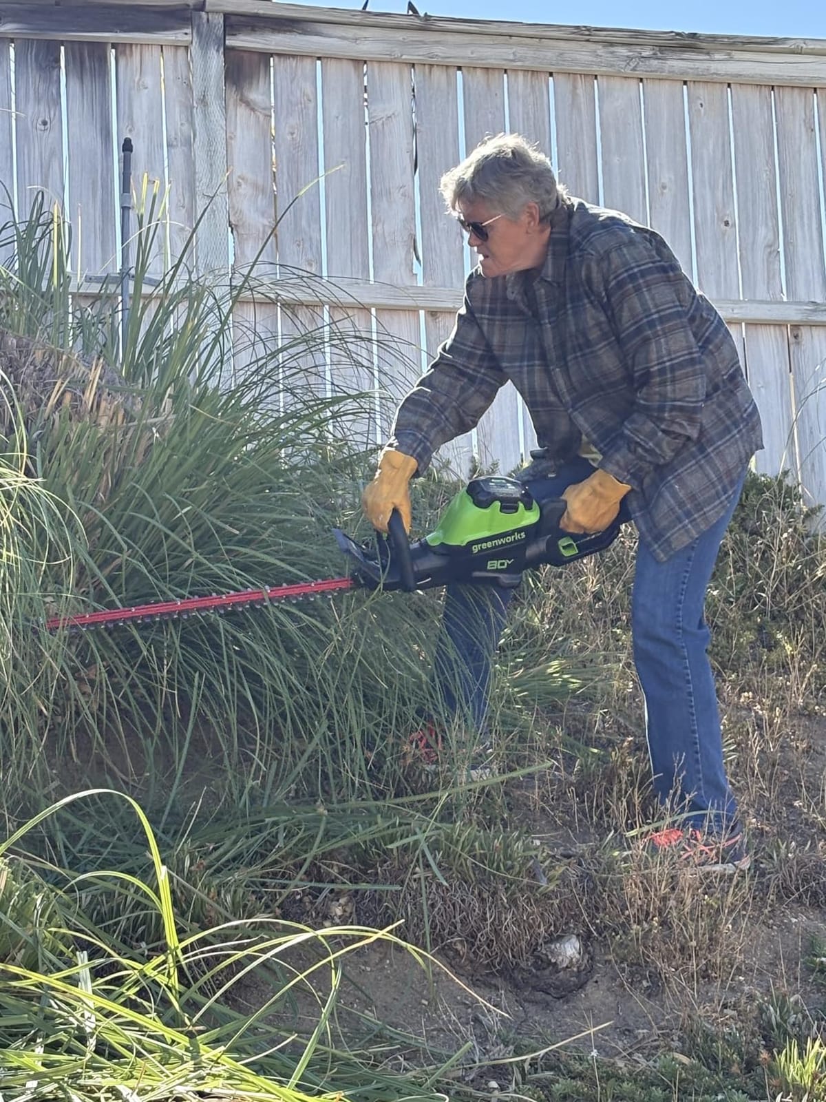Greenworks 80V 26 in Cordless Hedge Trimmer, 2.0 Ah Battery and Charger customer photo 2