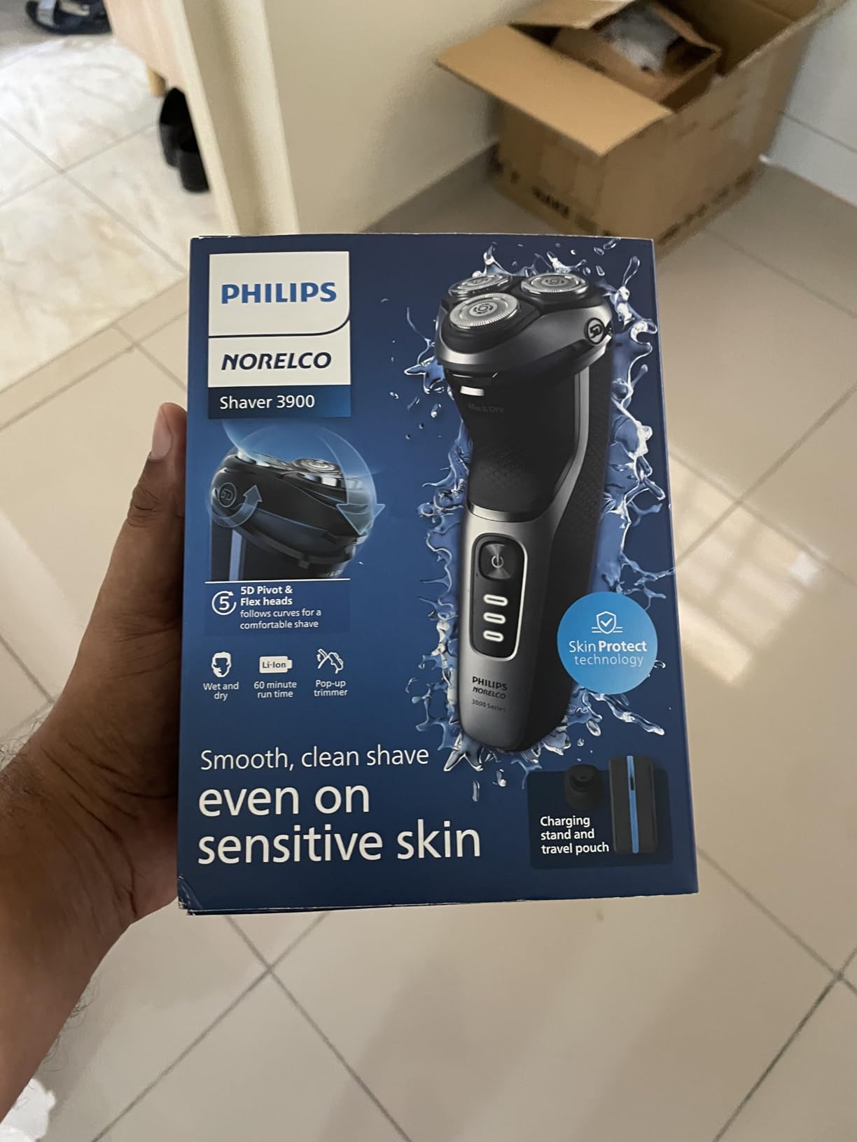 Philips Norelco 3900 Electric Shaver, Storm Blue | 27 Self Sharpening ComfortCut Blades, 5D Pivot & Flex Heads, Wet or Dry Use, Includes Travel Pouch & Charging Stand, S3341/92 customer photo 1