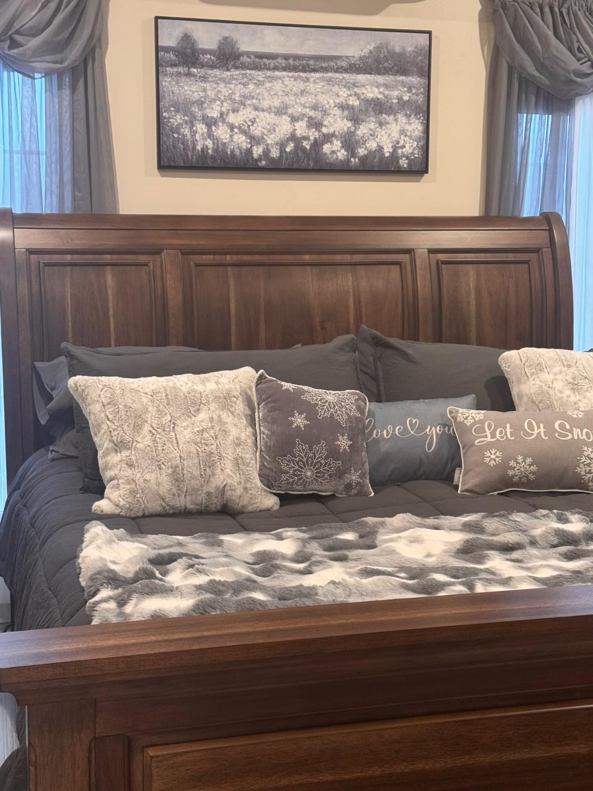 UGG Leonora King Comforter Set, Soft & Lightweight, 3-Piece, Seal Grey | Down-Alternative Fill, Box-Stitch Construction, Prewashed for Softness, OEKO-TEX Compliant, Machine Washable, 2 Pillow Shams customer photo 1