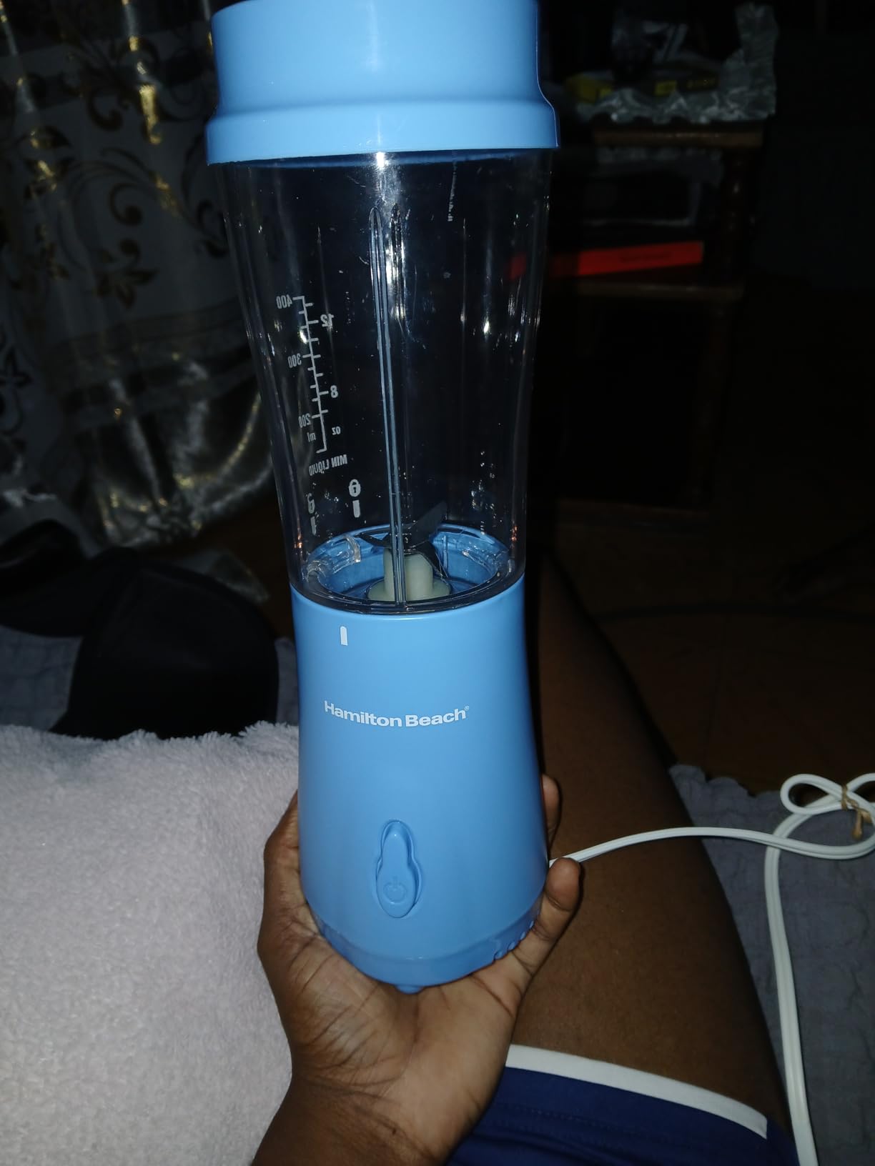 Hamilton Beach Portable Blender for Smoothies With 14 oz. Travel Jar, Blue, 51172G customer photo 2