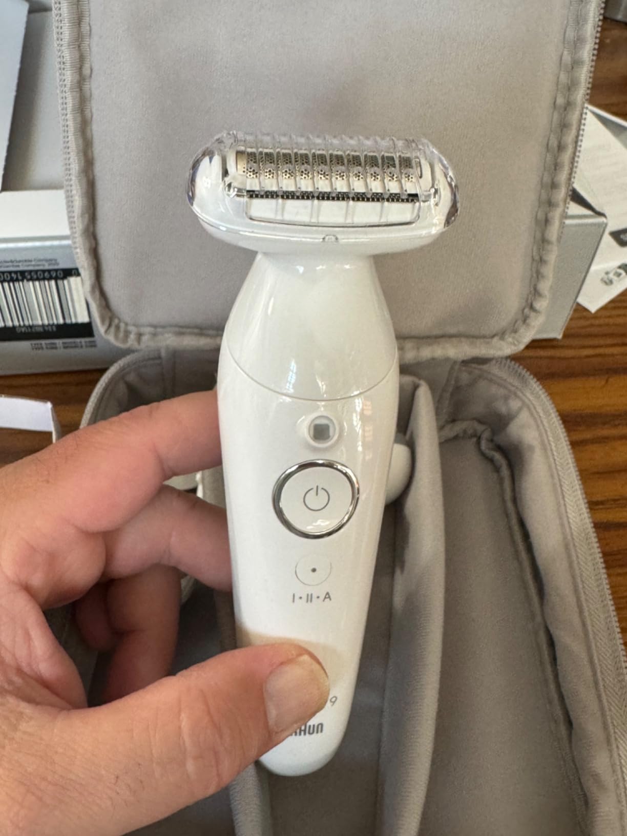 Braun Silk-épil 9 Epilator, Pivoting Head, Wet and Dry, Includes Body Trimmer, Shaver Head and Trimmer Comb, SES9-441 customer photo 1