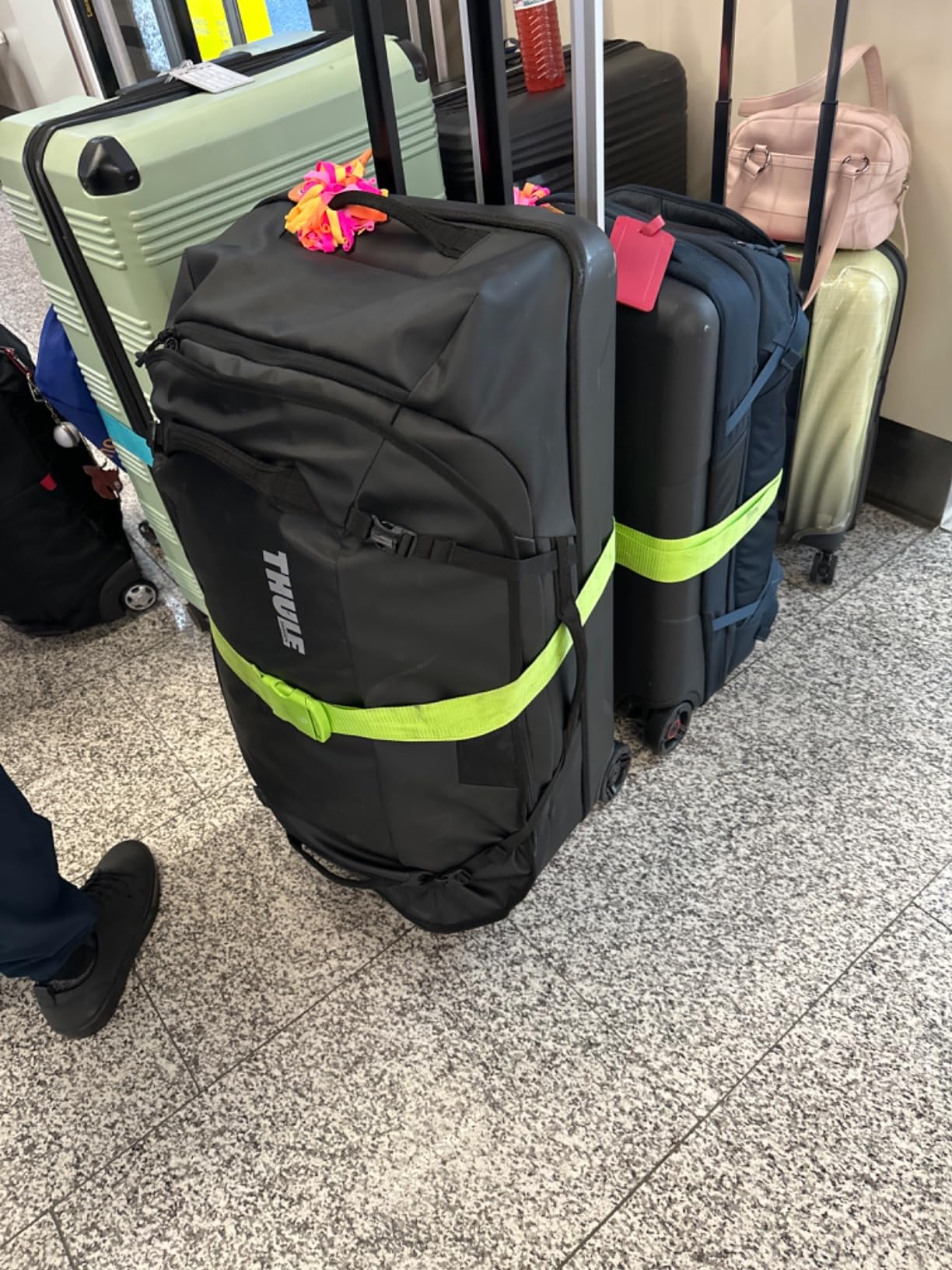 Thule Chasm Wheeled Duffel, Weather-resistant materials, Internal divider customer photo 1