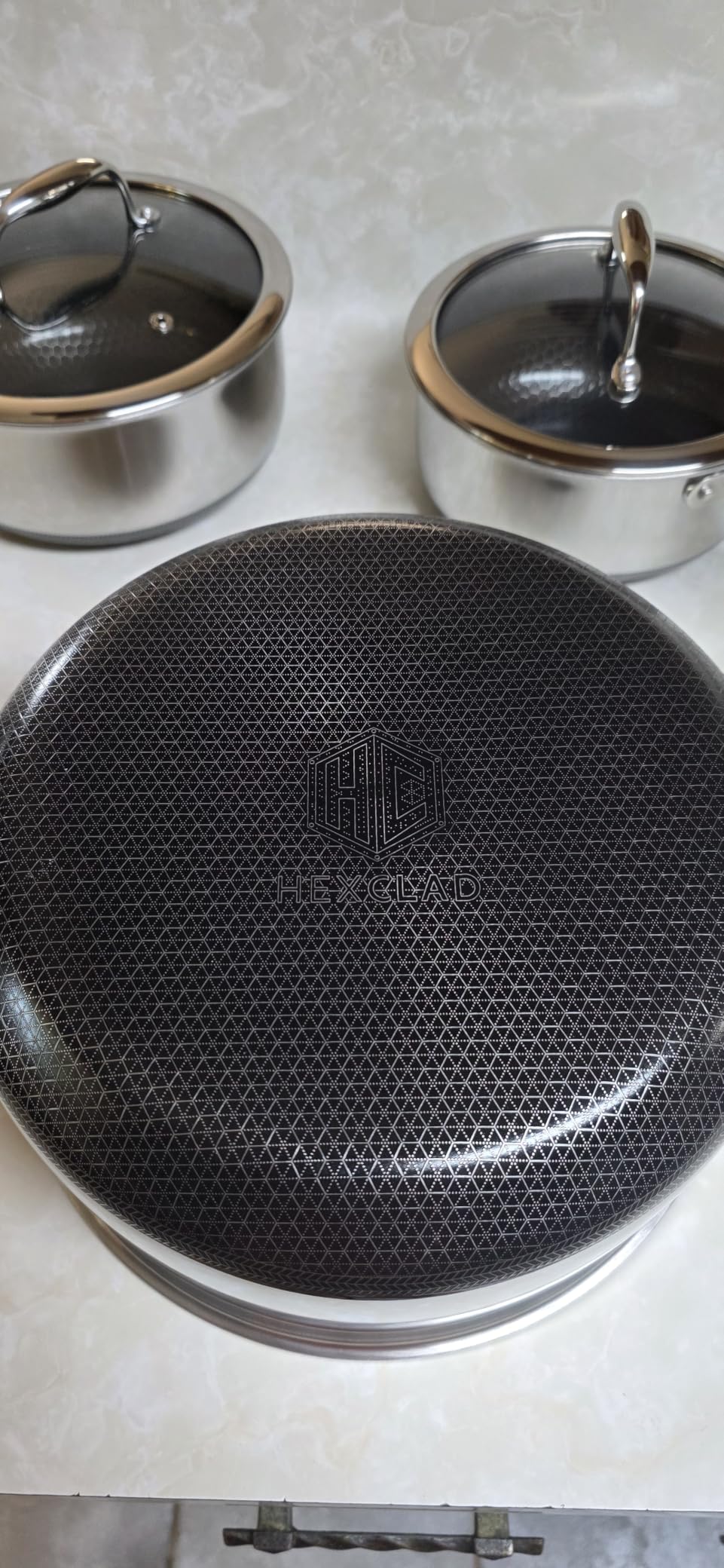 HexClad Hybrid Nonstick 6 Pc Pot Set & Trivets, 2, 3, and 8-Qt Pots & Lids customer photo 1