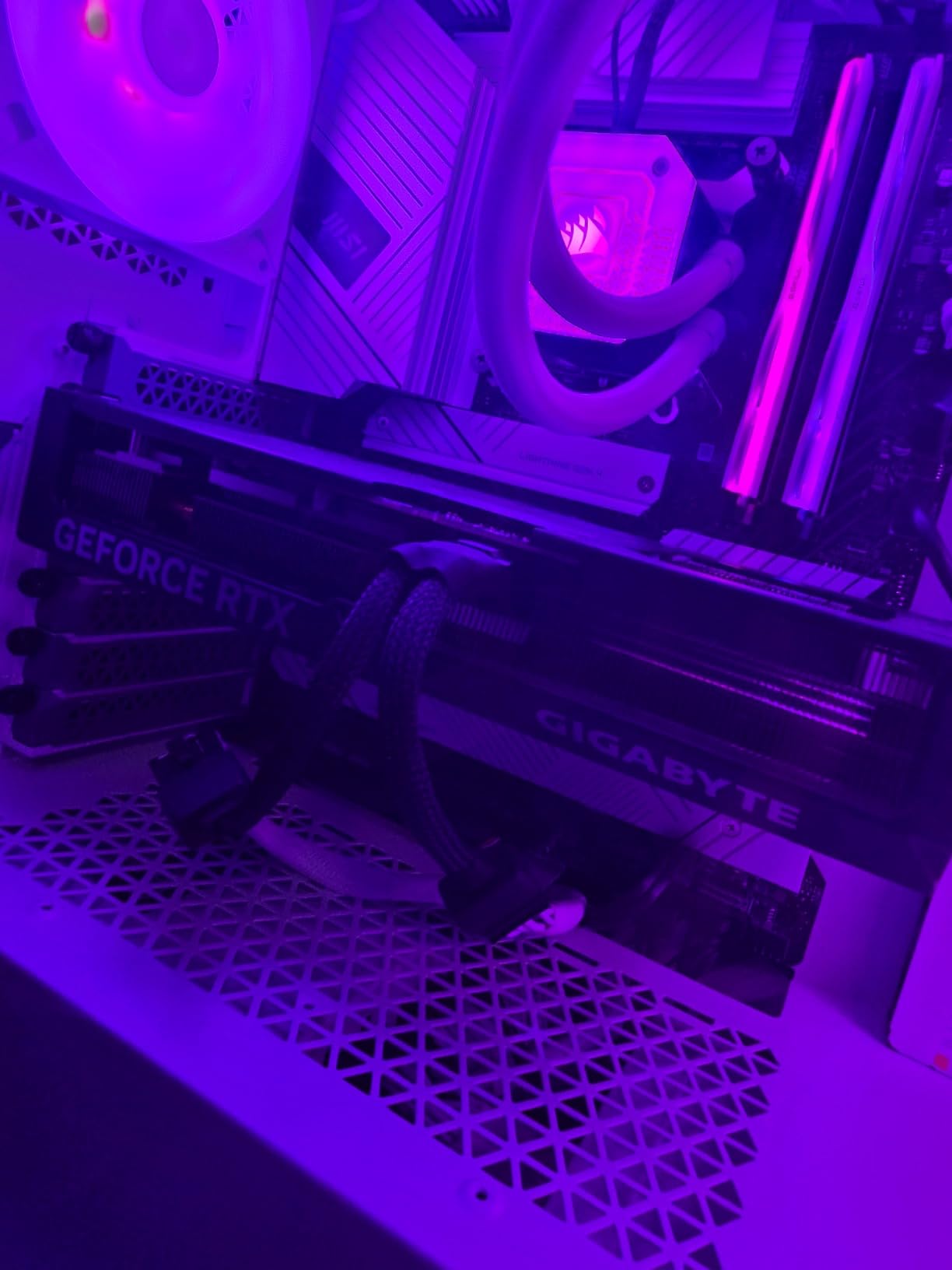 GIGABYTE GeForce RTX 4070 Super WINDFORCE OC 12G Graphics Card, 12GB GDDR6X customer photo 2
