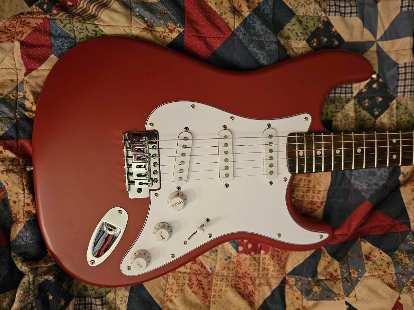 Fender Squier Debut Series Stratocaster Electric Guitar, Beginner Guitar, with 2-Year Warranty, Includes Free Lessons, Black with Matte Finish customer photo 2