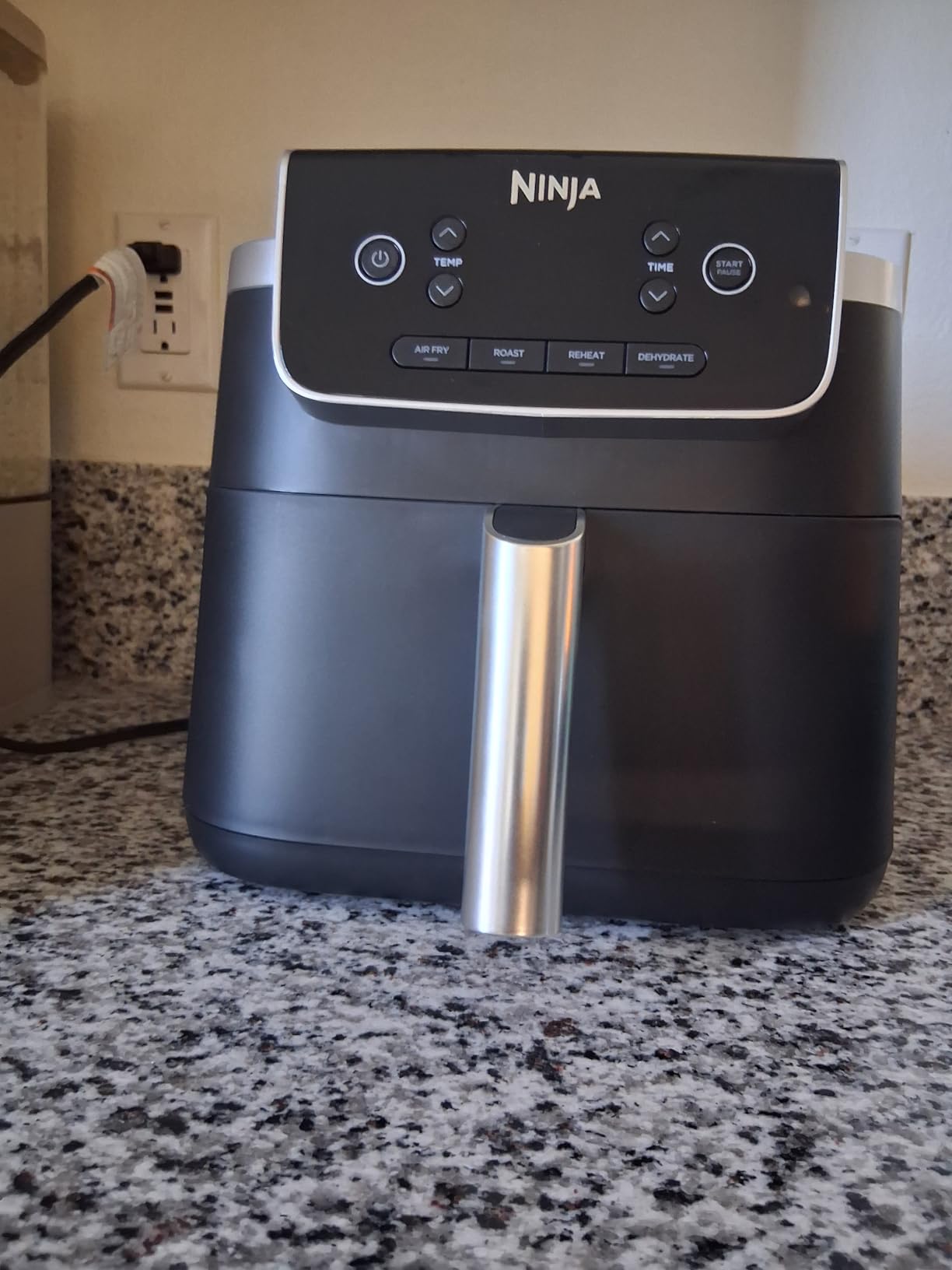 Ninja Air Fryer Pro, 5 Qt, 4-in-1, Grey, AF141 customer photo 1