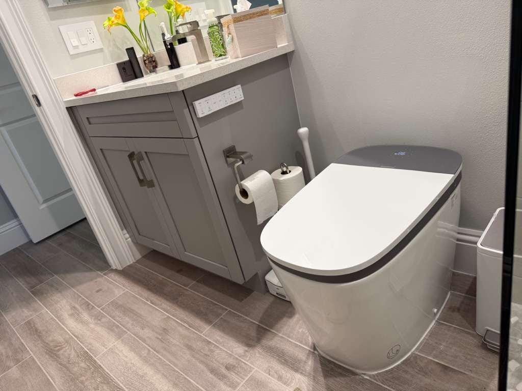 WOODBRIDGE Smart Toilet with 1000g MaP Flush Score & Foam Shield (B0930S) | Auto Open/Close, ADA Comfort Height, Auto Dual Flush, Moving Air Dryer, Foot Sensor & Blackout Flush, Heated Seat customer photo 2